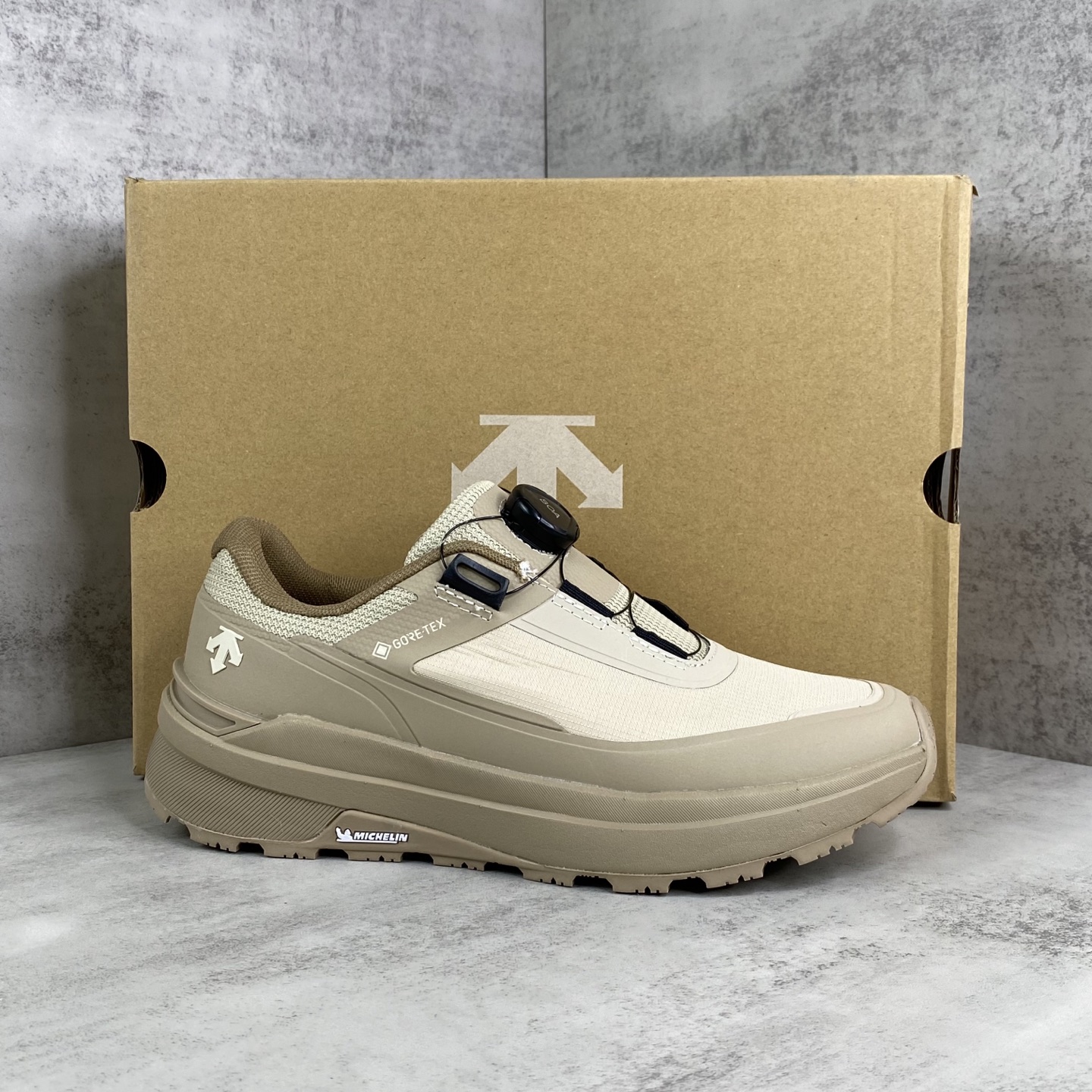 NO:868823,New arrival DESCENTE BOA Dualis GTX Desante lightweight cushioned leather upper fashion casual sports covered waterproof men's cross-country running shoes Official synchronization Correct details Correct gray label Correct Michelin outsole Distinguish the wrong version in the market Size: 39-45 Code XSC300, casual shoes/sports shoes, sneakers19860909新款上架DESCENTE BOA Dualis GTX迪桑特轻盈缓震皮鞋面时尚休闲运动覆盖防水男子越野跑鞋 官方同步 正确细节 正确灰色标 正确米其林大底 区别市场错版 尺码: 39-45 编码XSC300,休闲鞋/运动鞋,sneakers,Women's Shoes