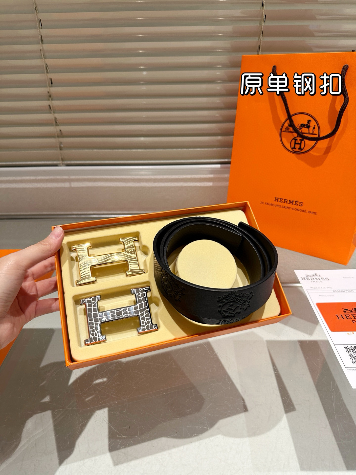 双头‼️💰300包邮 钢扣
高版本！腰带[嘿哈]菲拉格慕牛皮🐂皮带～热门款 男女通用皮带里面最火的版本啦～质量很好 全套包装！五金绝对不褪色 皮带头和专柜一样的哦～ 配礼盒手提袋发票