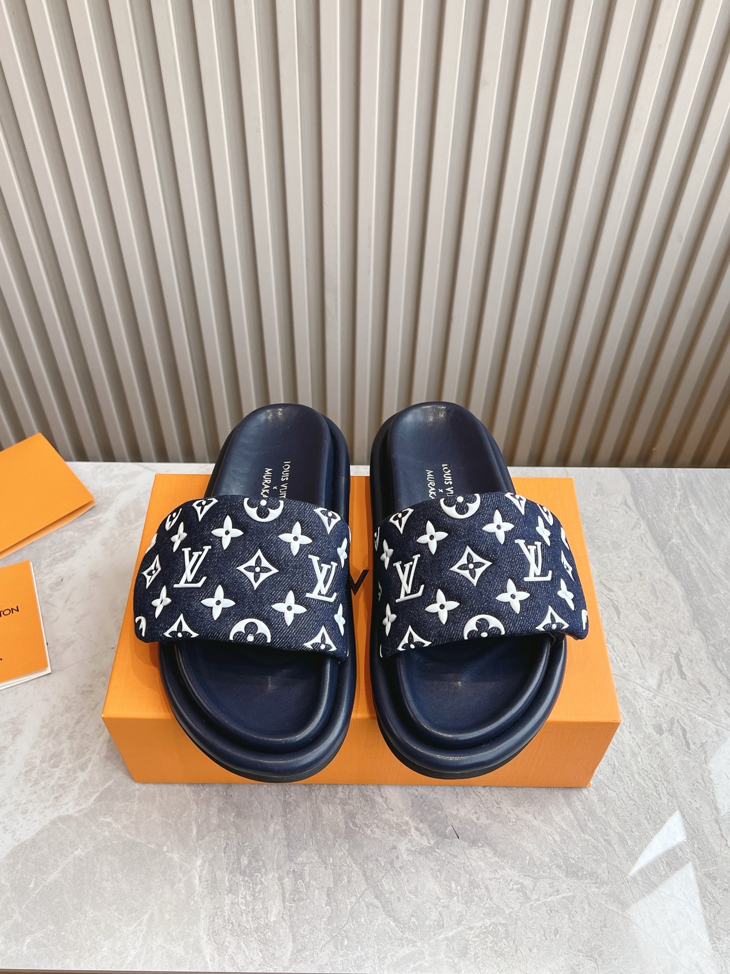 NO:232208,(Top version) Lv Top version Louis Vuitto LV Donkey Brand L Home Archlight Classic Series Murakami Takashi Sancai Wallet Slippers may not be available in the future. They are very textured and light and close their eyes. They are quite good-looking khaki favorite~ I didn't try a small base and can only wait for the goods. The same is also a knitted Lei Feng hat. I didn't see it late... Fabric original material, inner original material, sole original material, size 35-40 (40.41 customization, no return or replacement), slippers, louis vuitton, louis vuitton, louis vuitton, louis vuitton, louis vuitton, louis vuitton, louis vuitton, louis vuitton, louis vuitton, slippers, wallets, hats19860909（顶级版本）Lv 顶级版本Louis Vuitto路易斯威登LV驴牌L家Archlight经典系列村上隆三彩钱包拖鞋未来可能也都排不上,很有质感也很轻便闭眼入也都蛮好看卡其色最喜欢～ 贴身打底一个小号没试到只能等来货 相同的还有针织雷锋帽 去得晚完全没见到… 面料原版材质 内里原版材质 鞋底原版材质 尺码35-40（40.41定制不退不换）,拖鞋,louis vuitton,louis vuitton,louis vuitton,louis vuitton,louis vuitton,slippers,wallets,hats,Women's Shoes