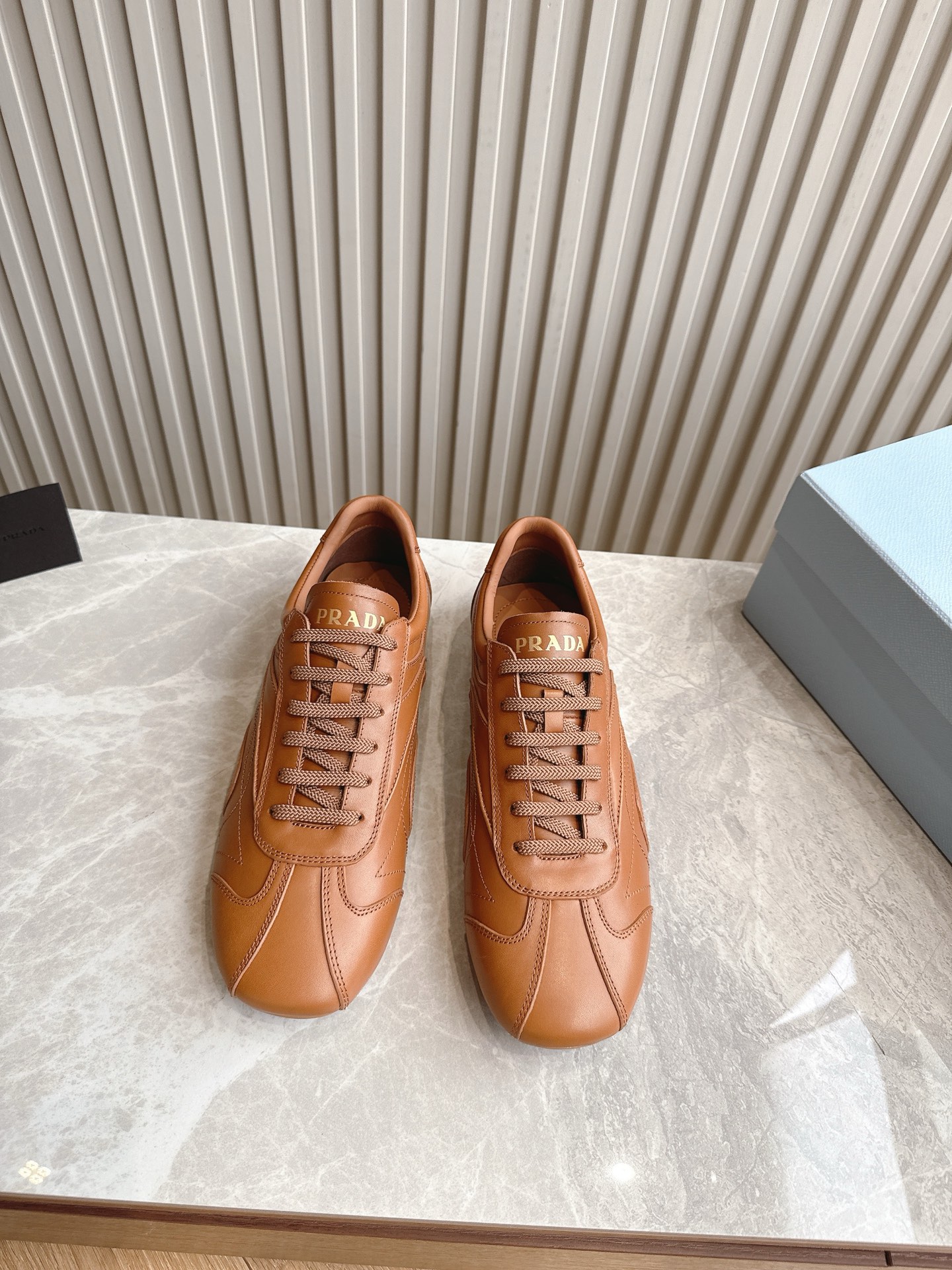 NO:390789,Men's 10 (top version) 25ss new PRADA, couple casual shoes, original 1 to 1 developed, high-quality mercerized beef tiles with imported cowhide, inner silk sheepskin, outsole rubber, comfortable and soft on the feet Size women's size 35-40 (40 customized) Men's size 39-45 (39 customized), casual shoes/sports shoes, prada, sneakers, cowhide, sheepskin19860909男款10（顶级版本） 25ss新款PRADA,情侣休闲鞋,原版1比1开发,面料高丝光牛猄配进口牛皮,内里丝绸羊皮,大底橡胶,上脚舒适柔软 码数女码35-40（40订做）  男码39-45（39订做）,休闲鞋/运动鞋,prada,sneakers,cowhide,sheepskin,Women's Shoes