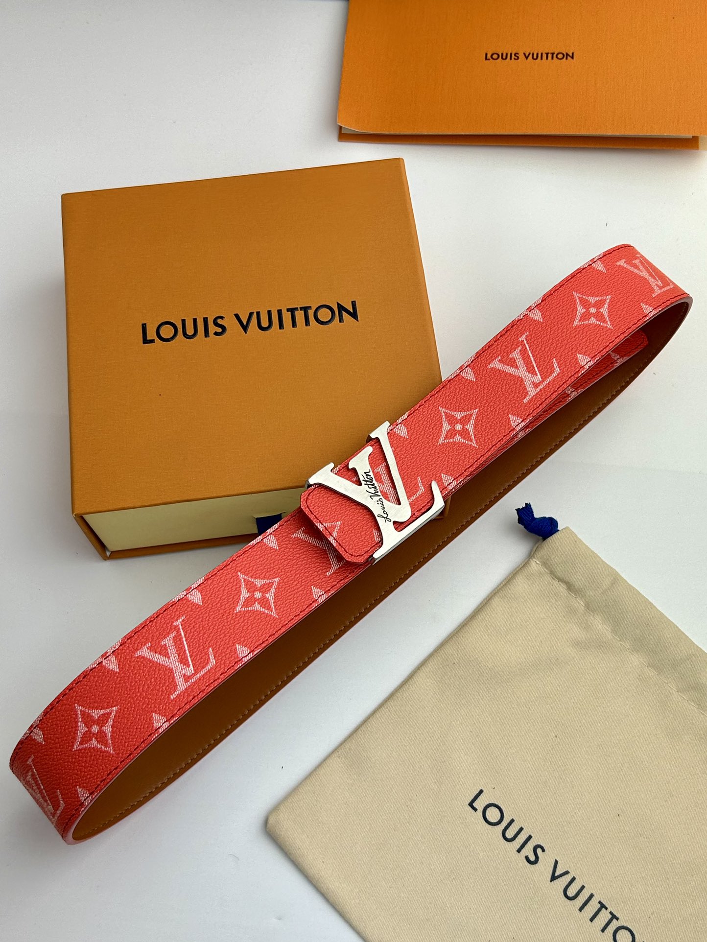 p165 代购正品级🛳LV男士腰带 路易威登正版高端货，纯钢精品扣，正版复刻，经典版型高档时尚 ，对版车线，宽度4.0cm 👍👍专柜买版开模
