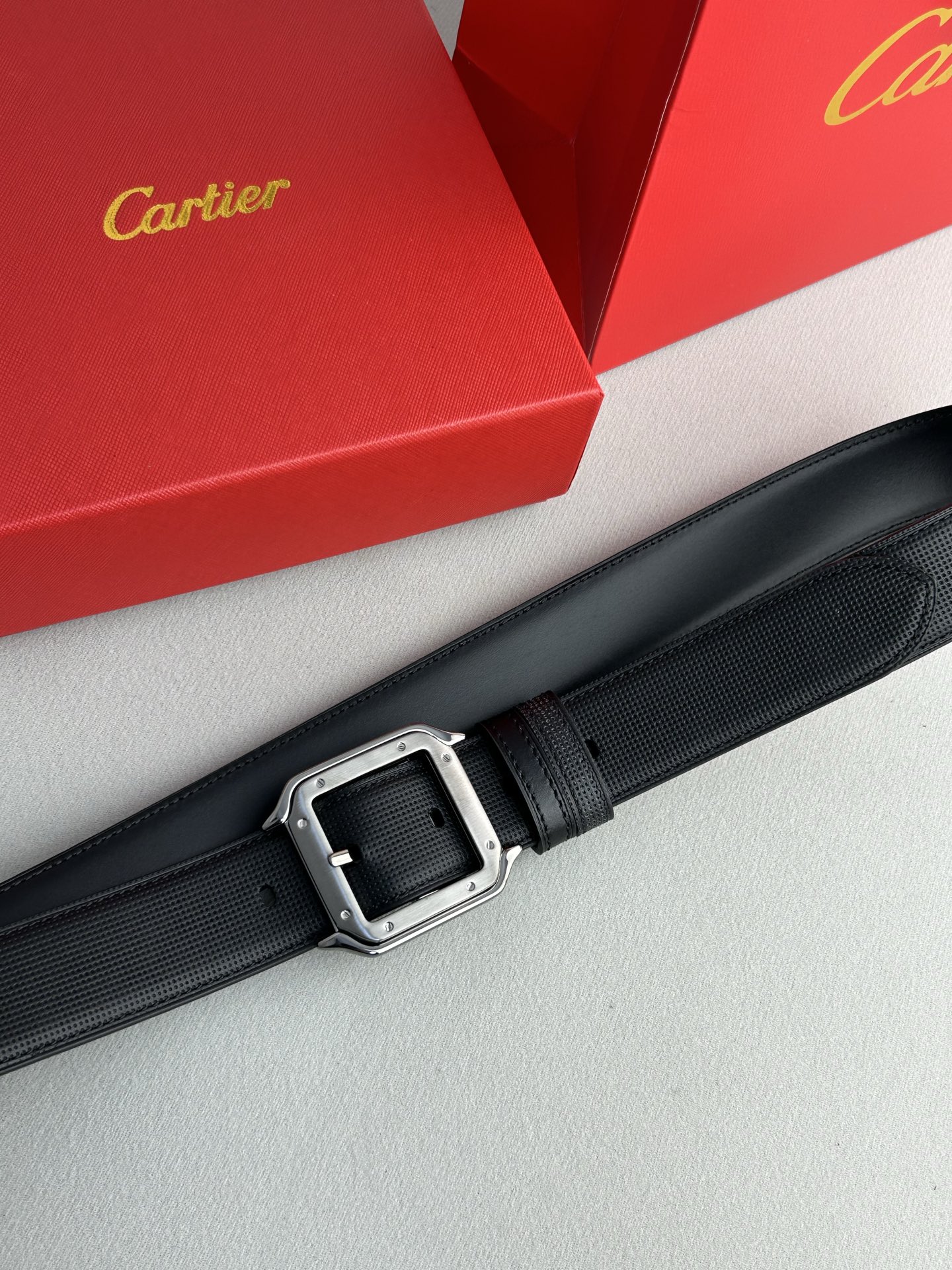 Cartier Classic Men’s Belt: Premium Quality Leather, Elegant Design, 35mm Wide. - 图片 4