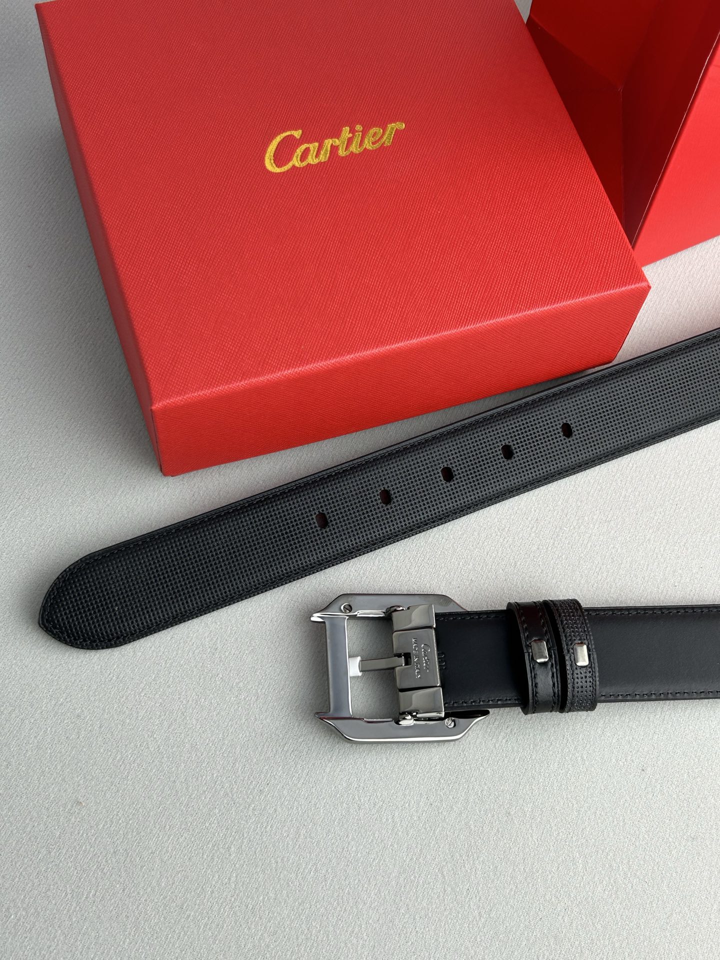 Cartier Classic Men’s Belt: Premium Quality Leather, Elegant Design, 35mm Wide. - 图片 3