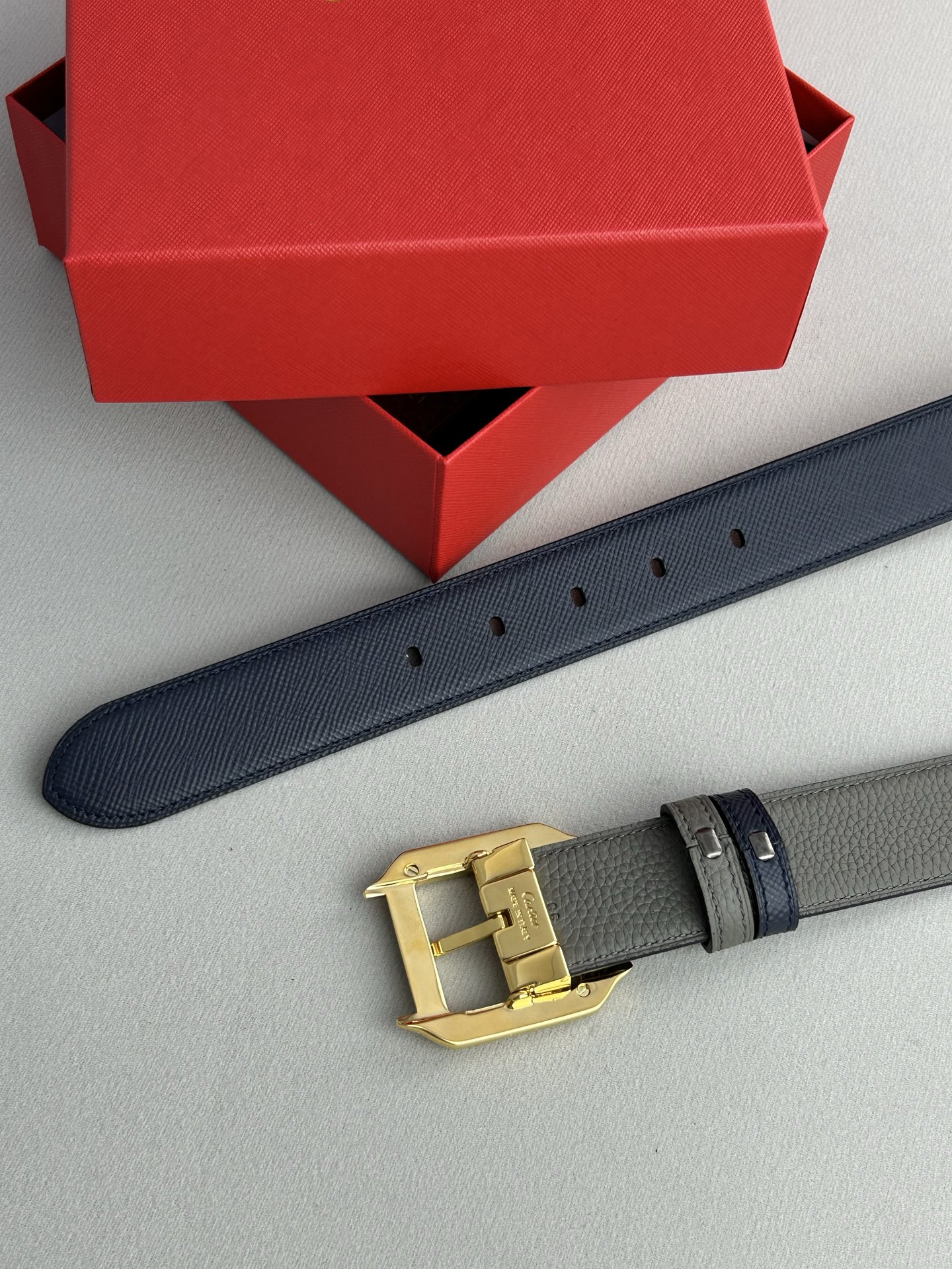 “Cartier Classic Men’s Belt: Premium Leather, Gold Buckle, 35mm Wide, High-End Quality” - 图片 3