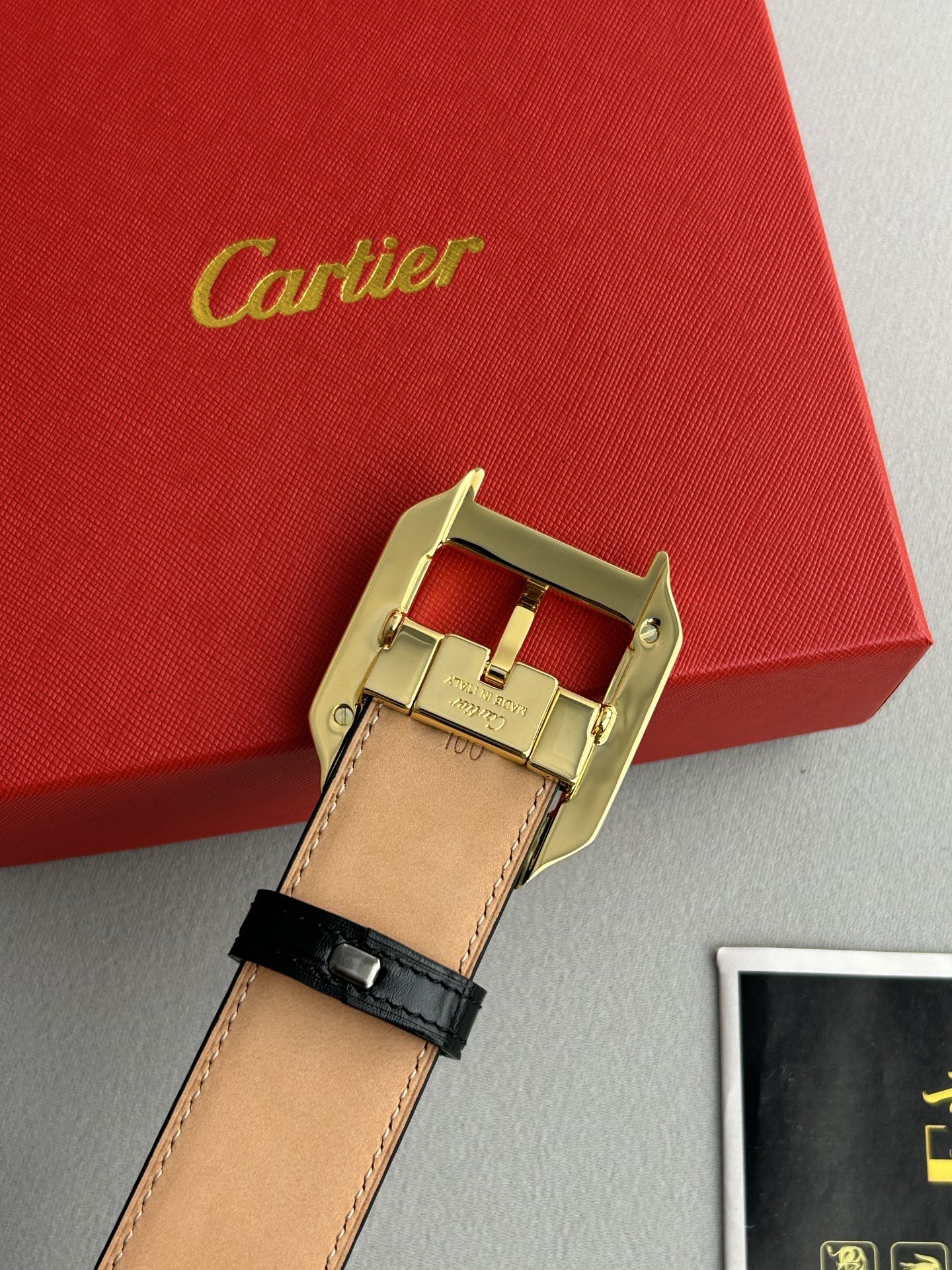 “Cartier Classic Men’s Belt: Premium Quality Leather and Gold Detailing” - 图片 2