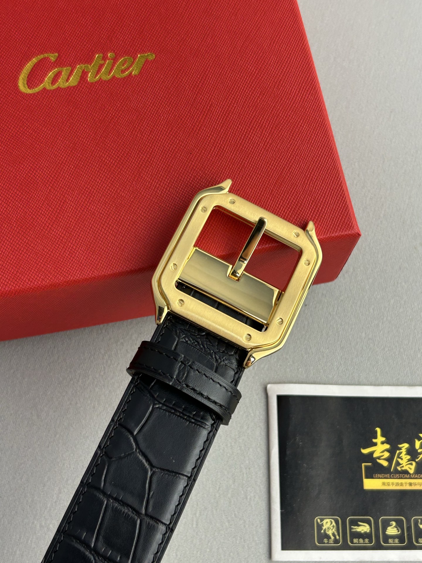 “Cartier Classic Men’s Belt: Premium Quality Leather and Gold Detailing”