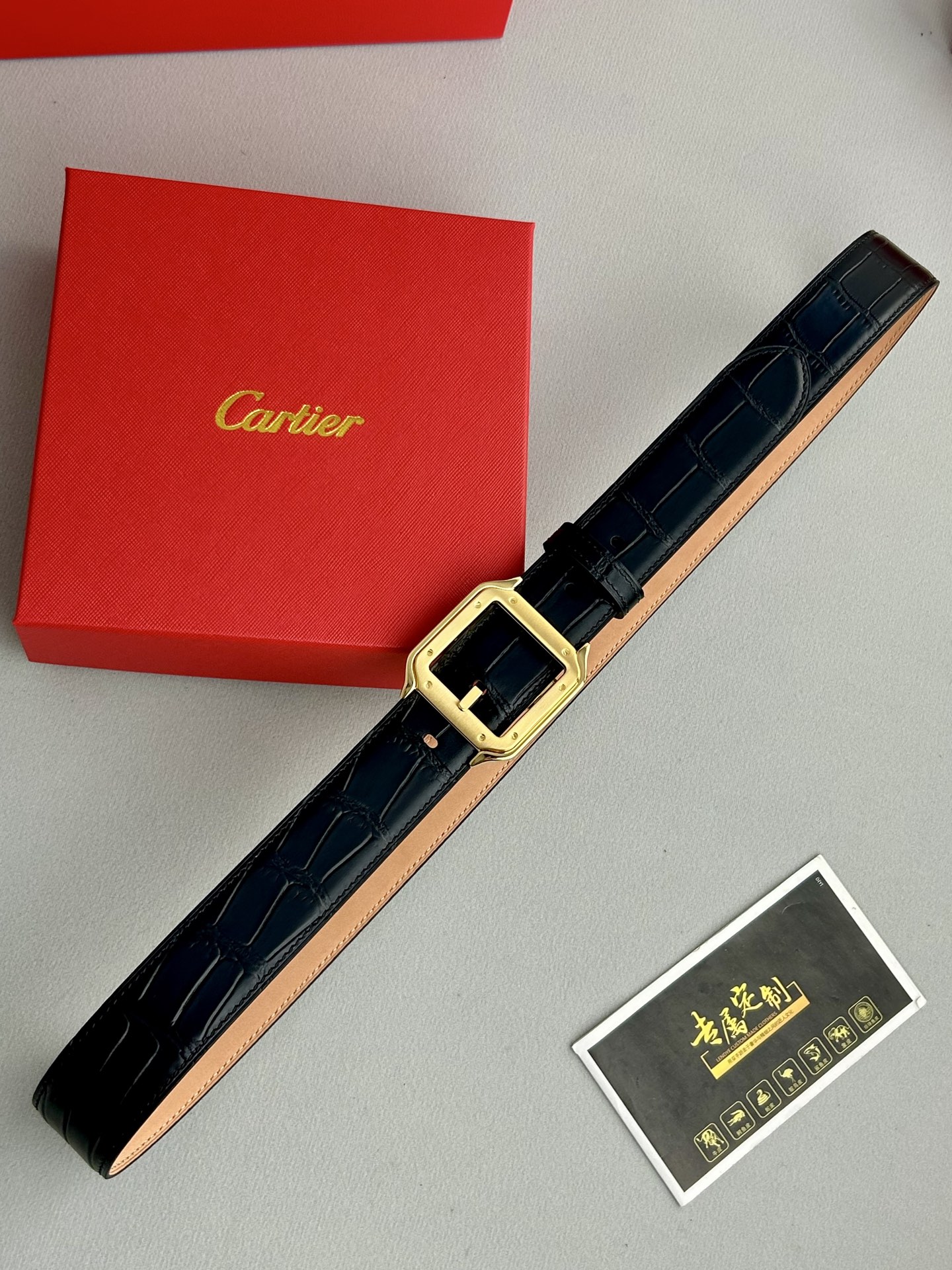 “Cartier Classic Men’s Belt: Premium Quality Leather and Gold Detailing” - 图片 5