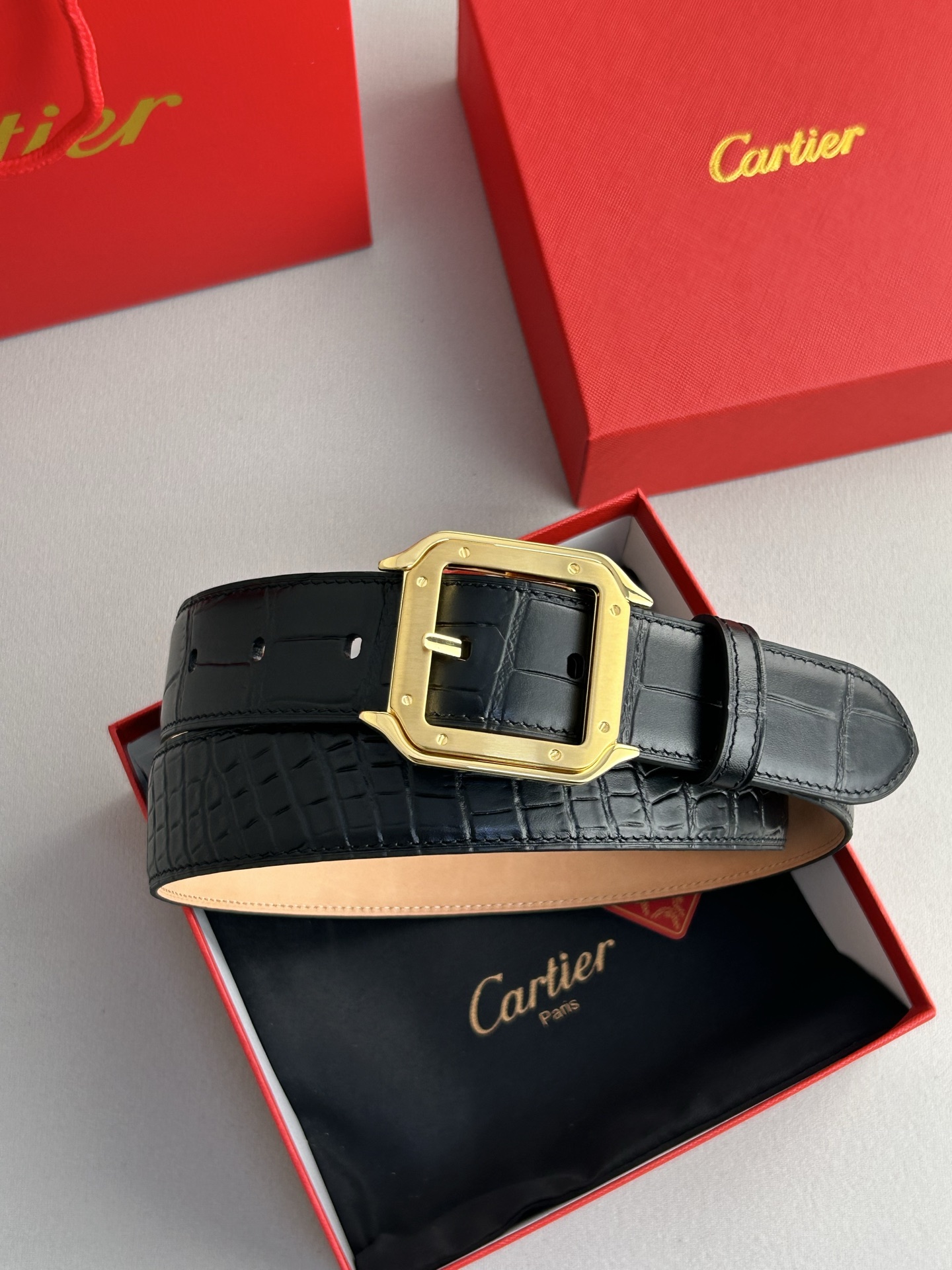 “Cartier Classic Men’s Belt: Premium Quality Leather and Gold Detailing” - 图片 4