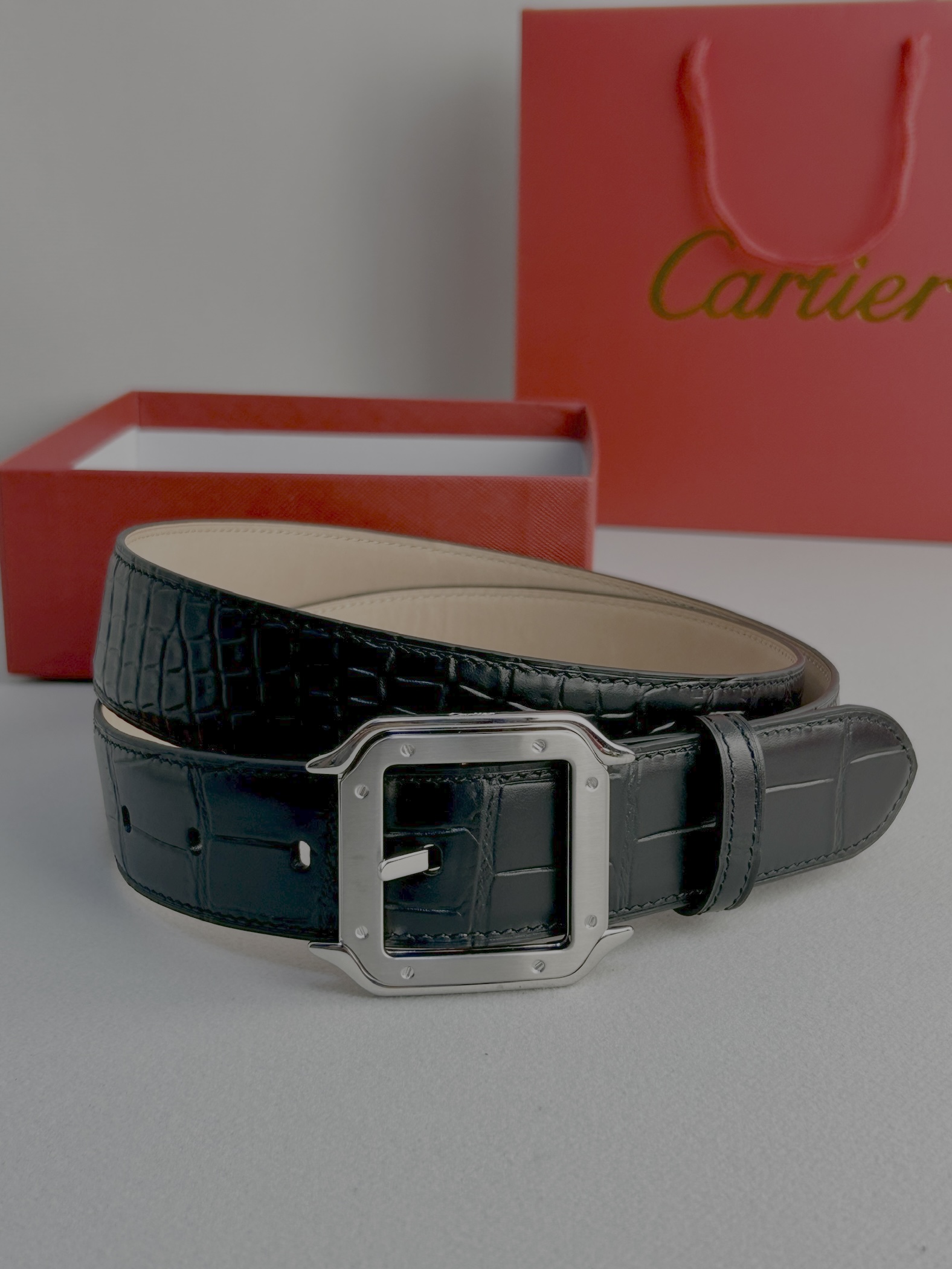 Cartier Classic Men’s Belt: Premium Quality Leather, Elegant Design, 35mm Wide Gold Buckle - 图片 5