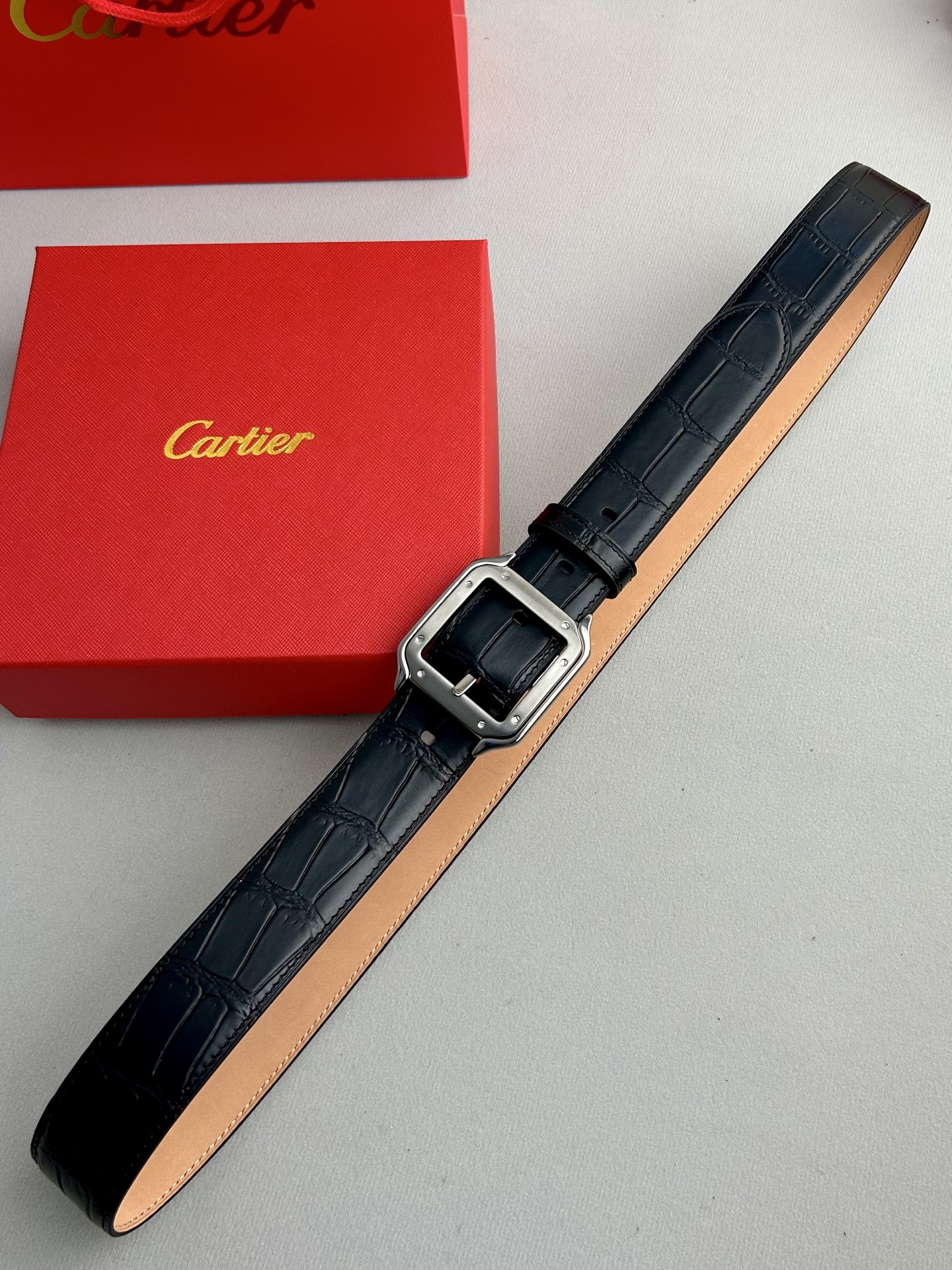 Review: Cartier Classic Men’s Belt – Premium Quality Leather and Gold Details - 图片 6