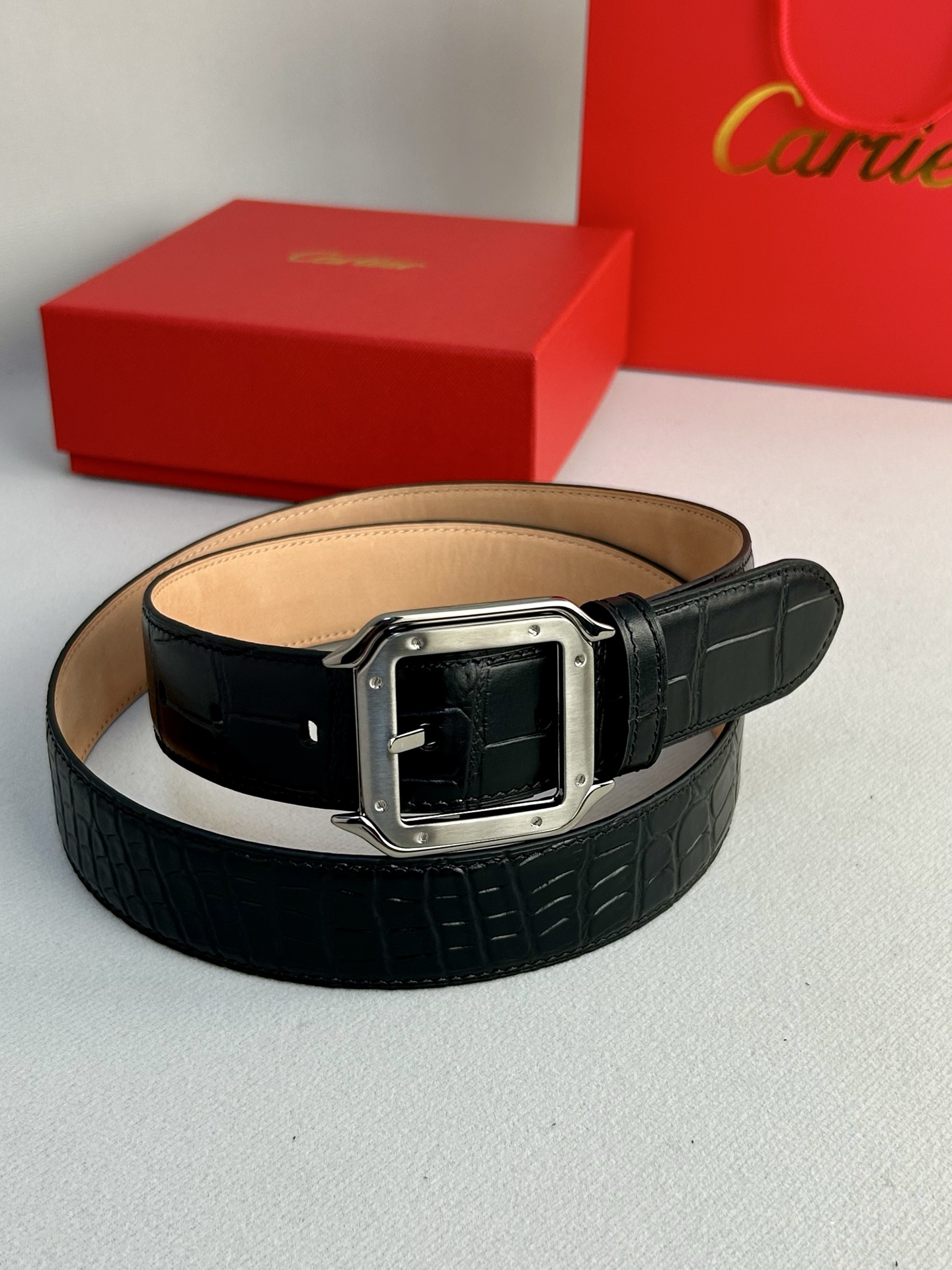 Review: Cartier Classic Men’s Belt – Premium Quality Leather and Gold Details - 图片 5