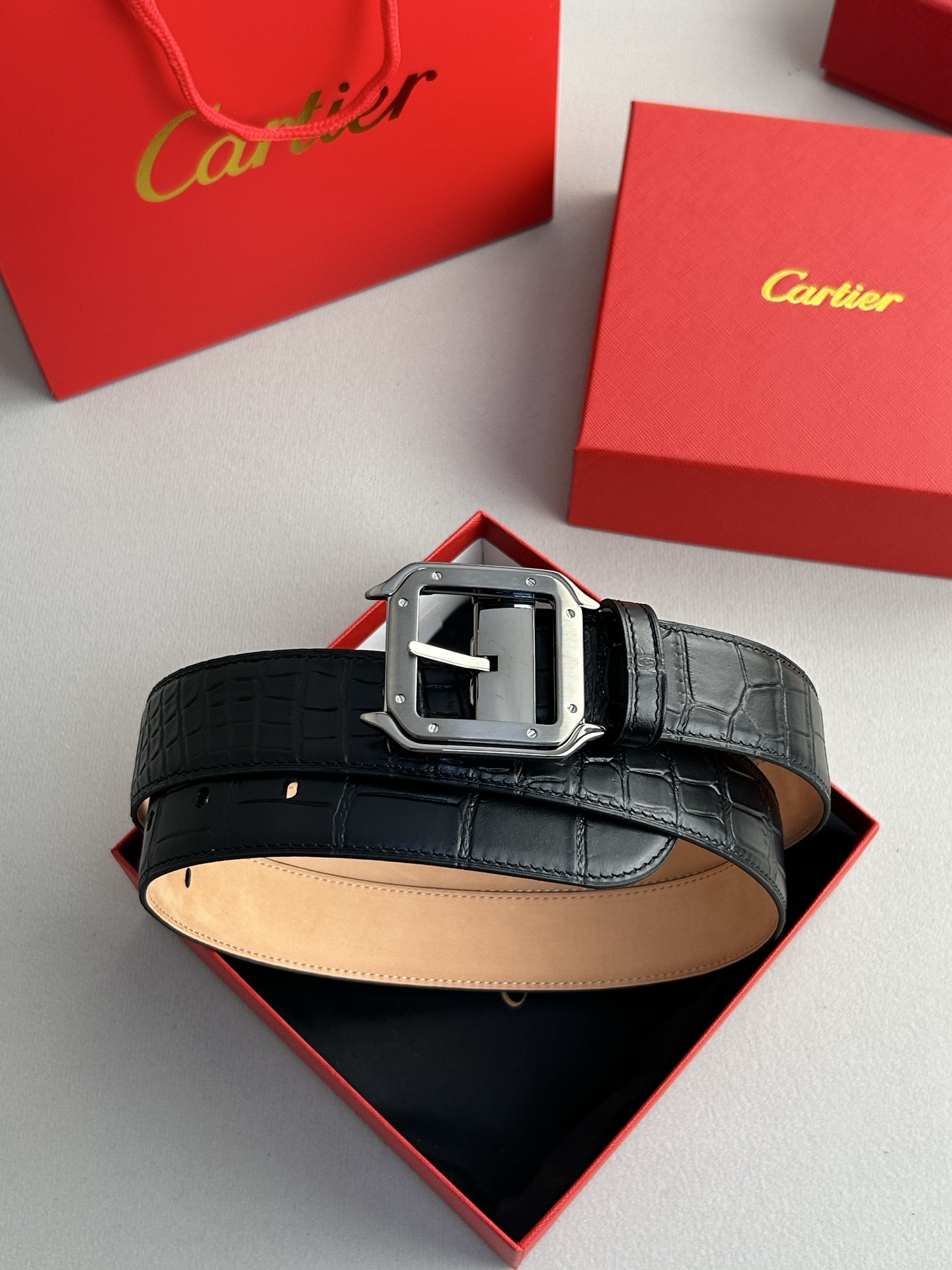 Review: Cartier Classic Men’s Belt – Premium Quality Leather and Gold Details - 图片 4