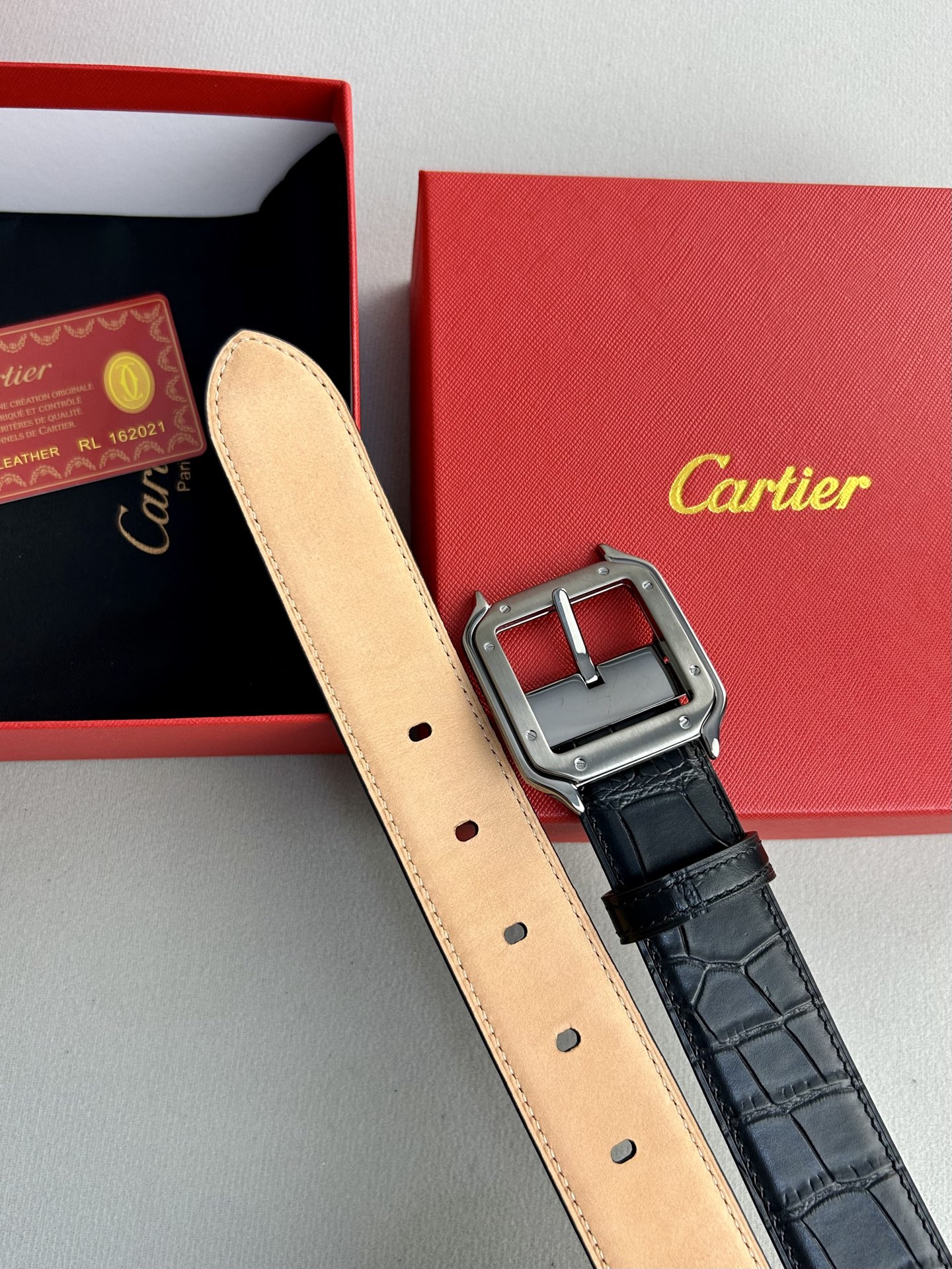 Review: Cartier Classic Men’s Belt – Premium Quality Leather and Gold Details