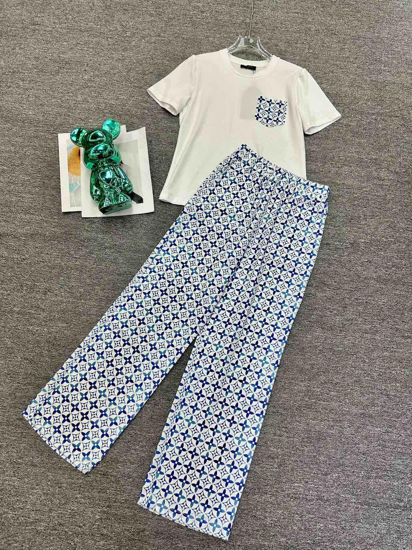 Where to find best
 Louis Vuitton Clothing Pants & Trousers T-Shirt Printing Spring Collection