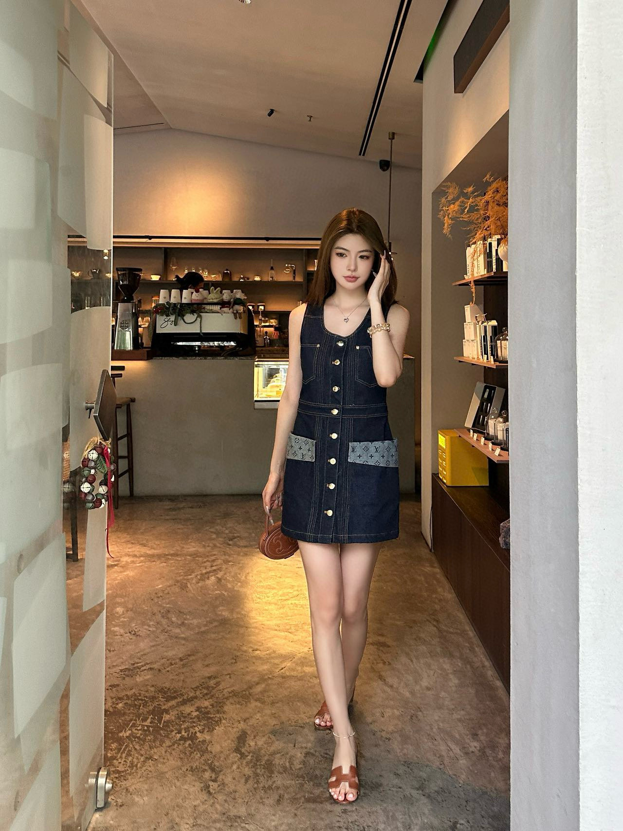 Louis Vuitton 2025SS Denim Mini Dress Sleeveless with Logo Pocket 4 i1754228428056 6302 0 3