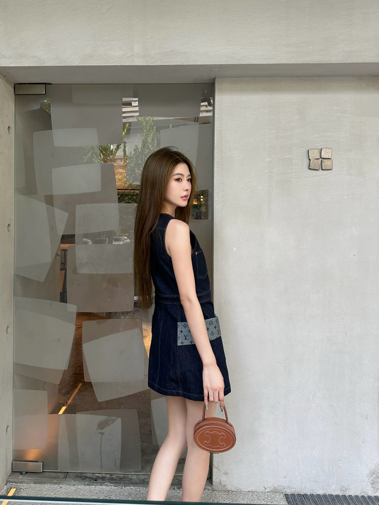 Louis Vuitton 2025SS Denim Mini Dress Sleeveless with Logo Pocket 7 i1754228428057 2435 0 6