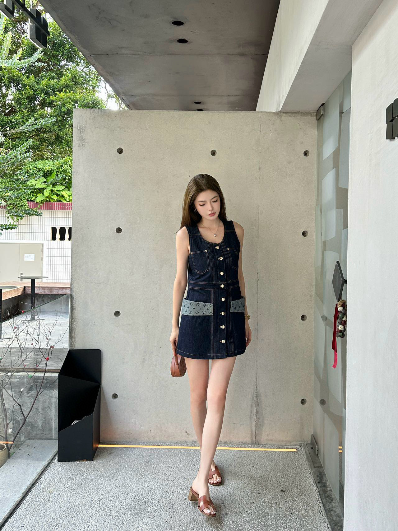 Louis Vuitton 2025SS Denim Mini Dress Sleeveless with Logo Pocket 2 i1754228428058 3931 0 1