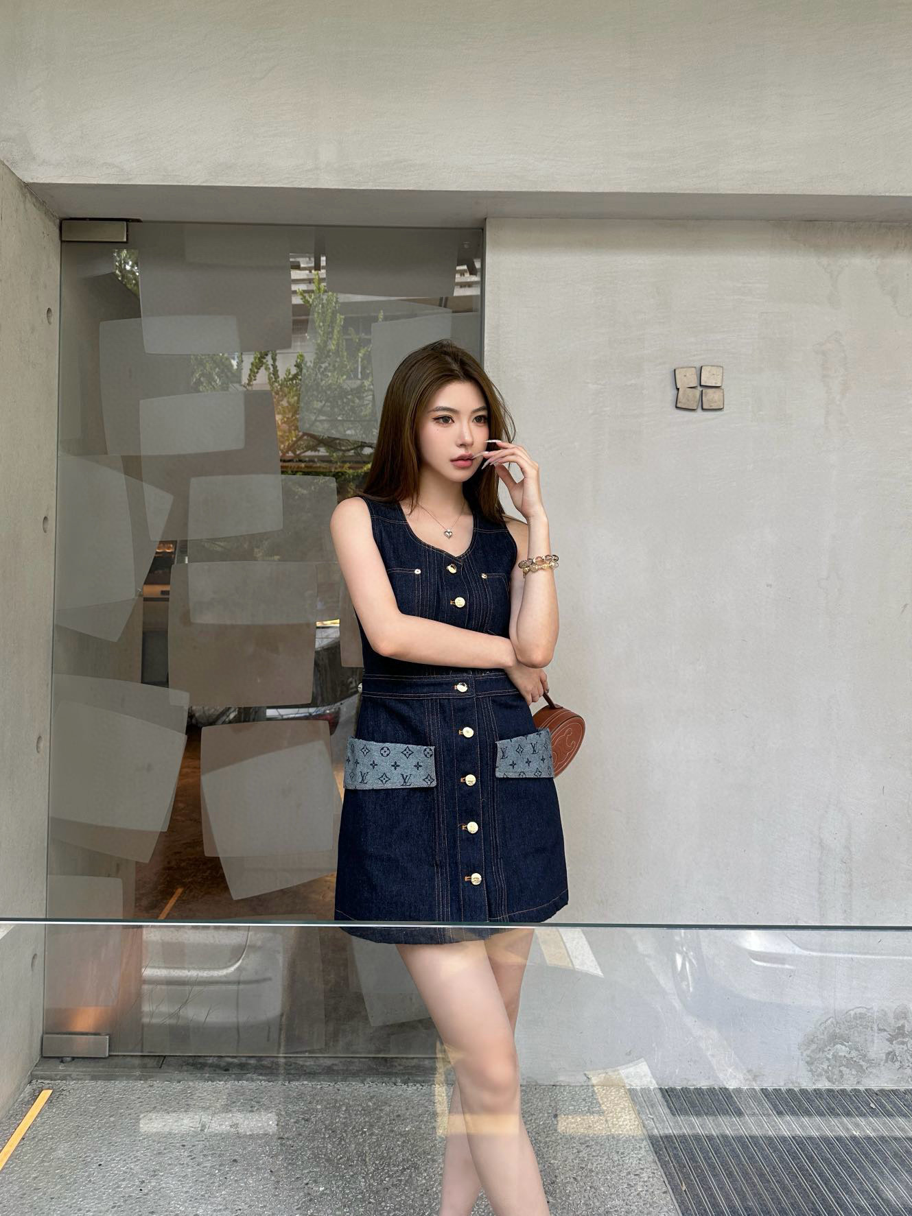 Louis Vuitton 2025SS Denim Mini Dress Sleeveless with Logo Pocket 5 i1754228452667 1002 0 4