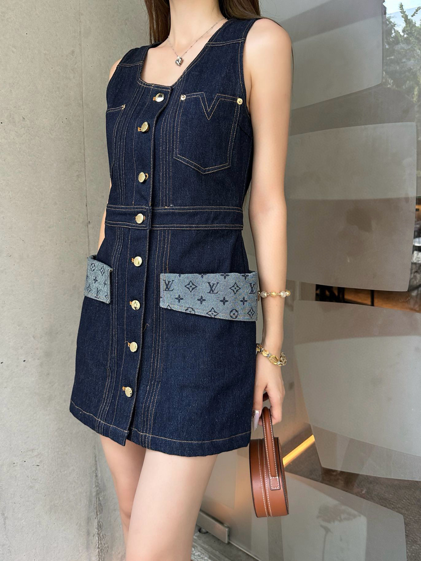Louis Vuitton 2025SS Denim Mini Dress Sleeveless with Logo Pocket 1 i1754228452667 7115 0 0