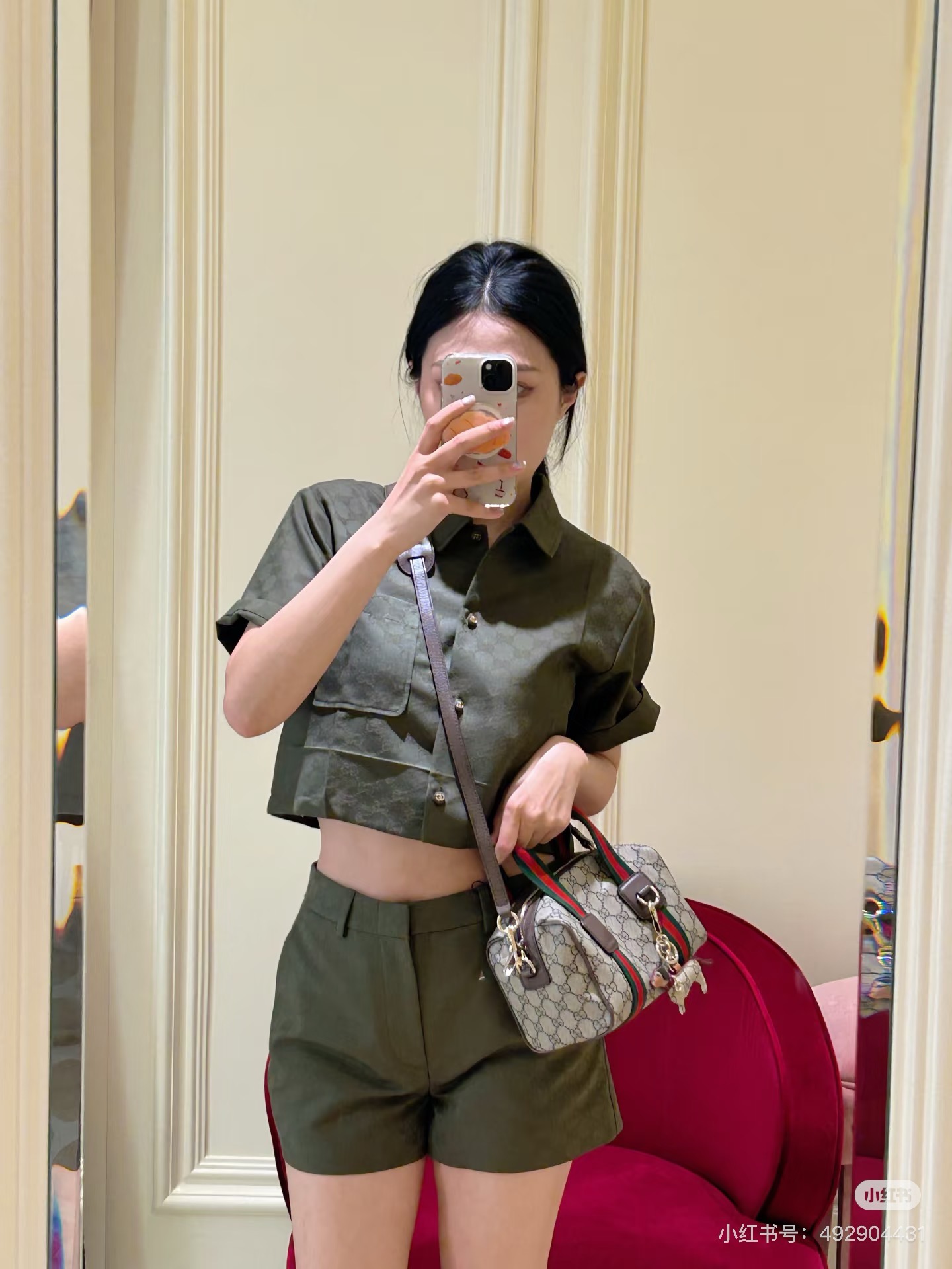 NO:464671,Tops and pants P-size number D25081972 GUCC* new GG letter jacquard fabric fashionable and versatile casual set!  Short buckle lapel short sleeve top buckle zipper placket versatile shorts!  (M size shoulder width 41, bust 94, sleeve length 21, clothing length 44; waist circumference 66 is one size smaller, hip circumference 88, pants length 34), gucci, shorts, T-shirt, alexander wang19860909上衣、裤子P款号D25081972 GUCC*新款GG字母提花面料时尚百搭休闲套装！短款系扣翻领短袖上衣系扣拉链门襟百搭短裤！（M码肩宽41,胸围94,袖长21,衣长44；腰围66偏小一码,臀围88,裤长34）,,gucci,shorts,T-shirt,alexander wang,Women's clothing