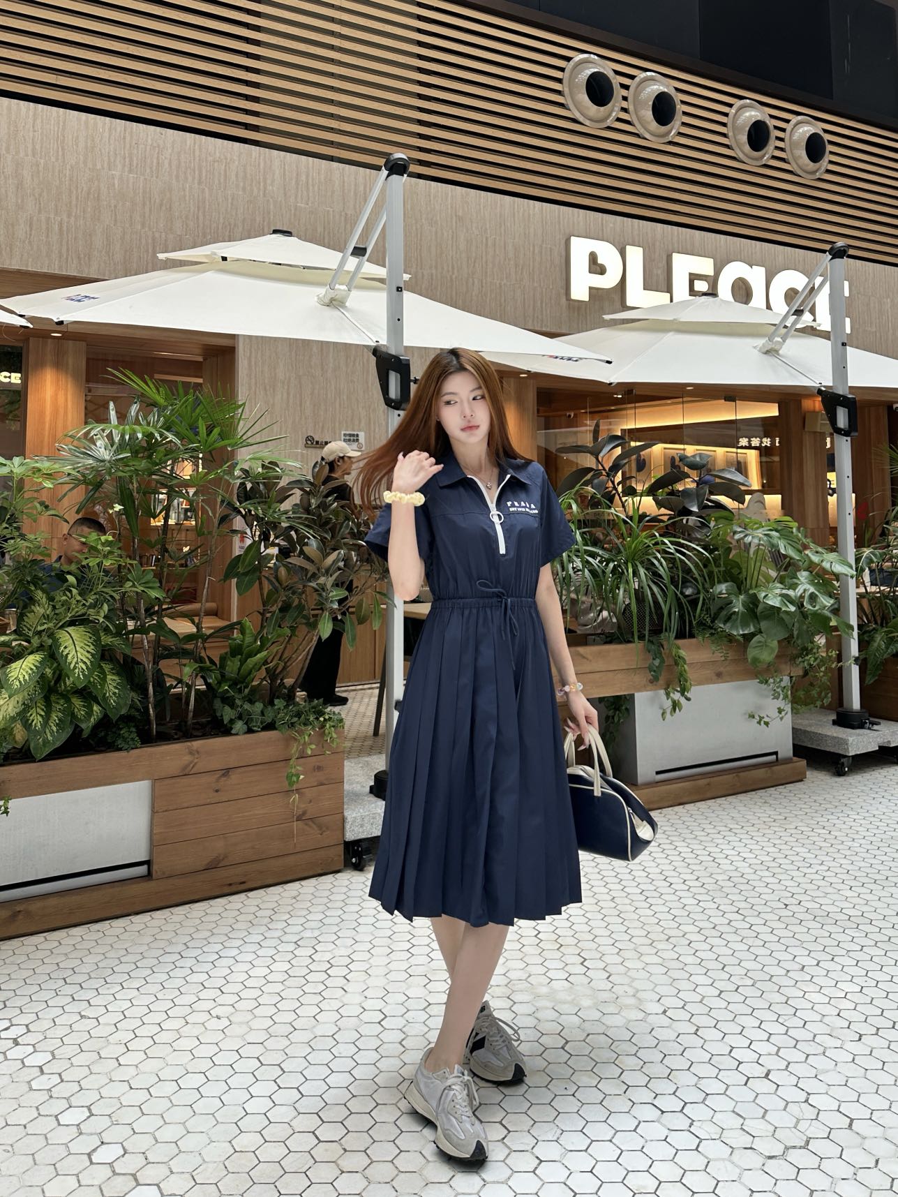 Prada 2025SS Elegant Pleated Midi Dress - Chic & Timeless Style