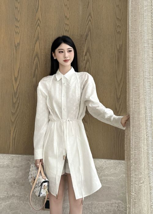 Louis Vuitton 2025SS Monogram Jacquard Shirtdress with Textured Fabric 1 Louis Vuitton 2025SS Monogram Jacquard Shirtdress with Textured Fabric