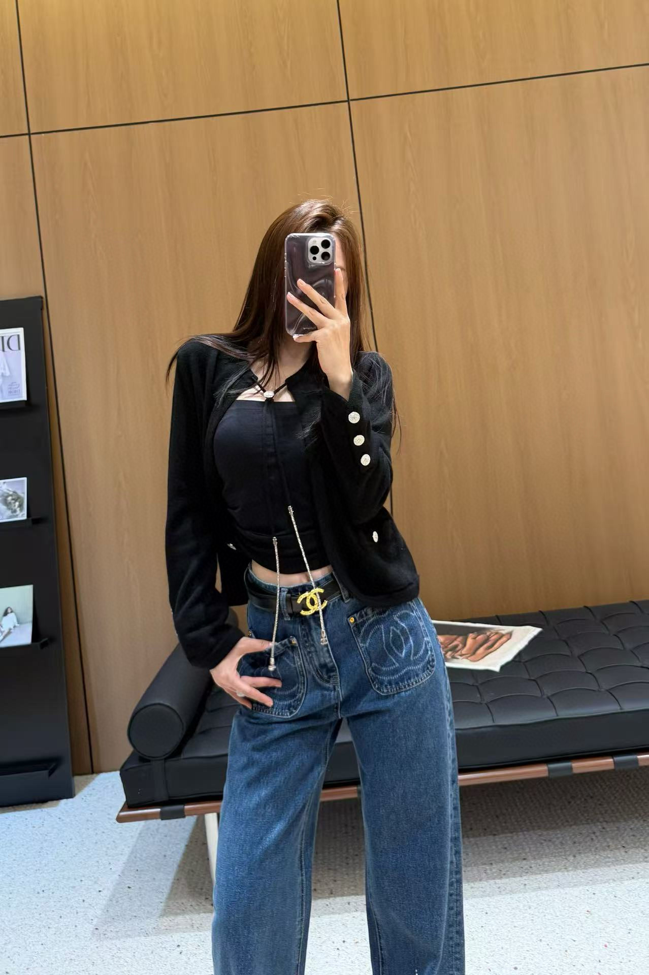 Chanel 2025 Double CC Pocket Denim Jeans with Belt - High-Quality 5 i1756220365413 587 0 4