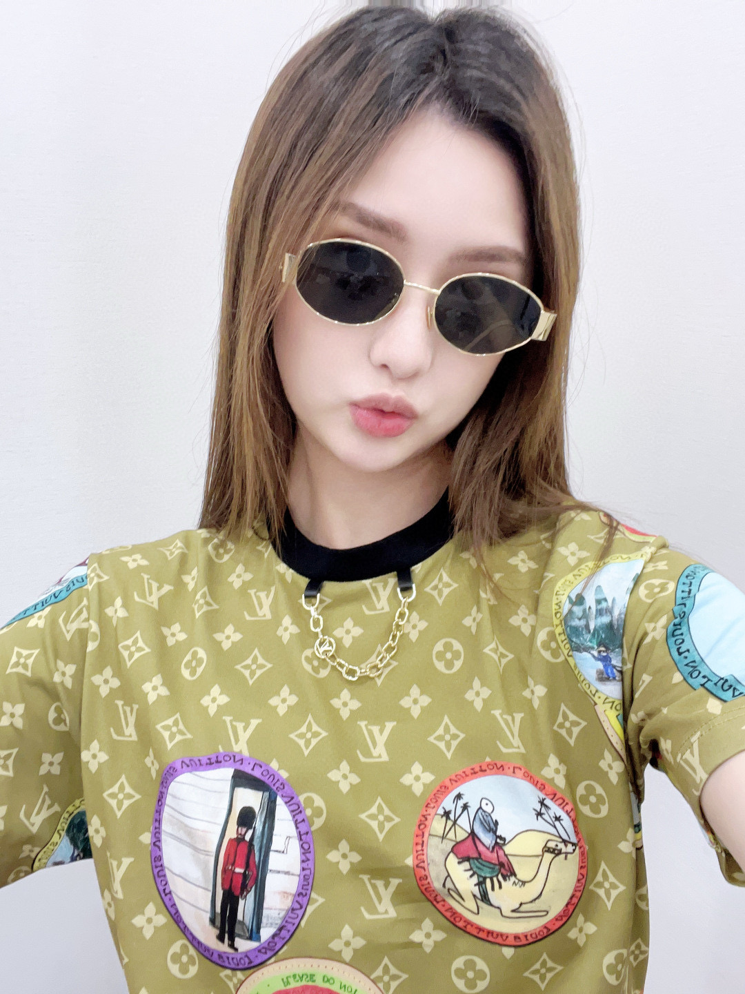 Louis Vuitton 2025 Tee with Badge Print Detail - Silk Cotton Comfort 4 i1759241969795 8074 0 3