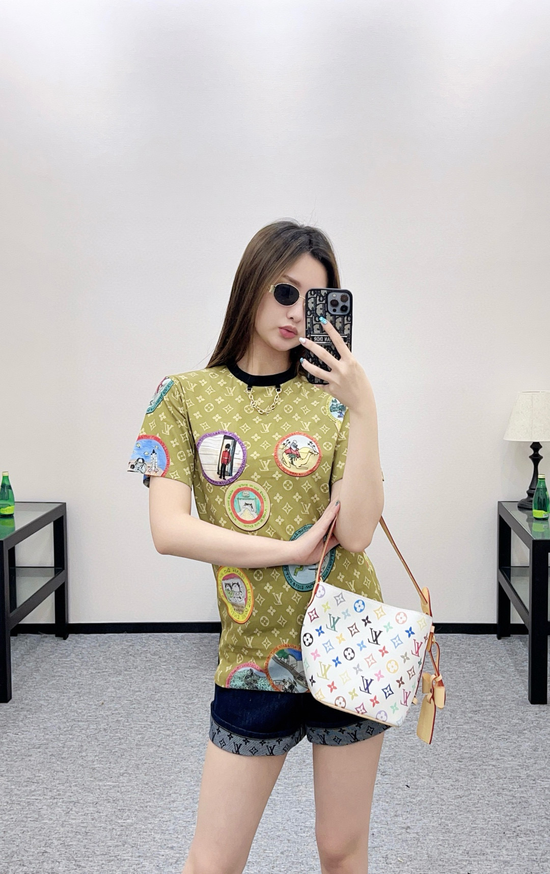 Louis Vuitton 2025 Tee with Badge Print Detail - Silk Cotton Comfort 2 i1759241969799 6796 0 1
