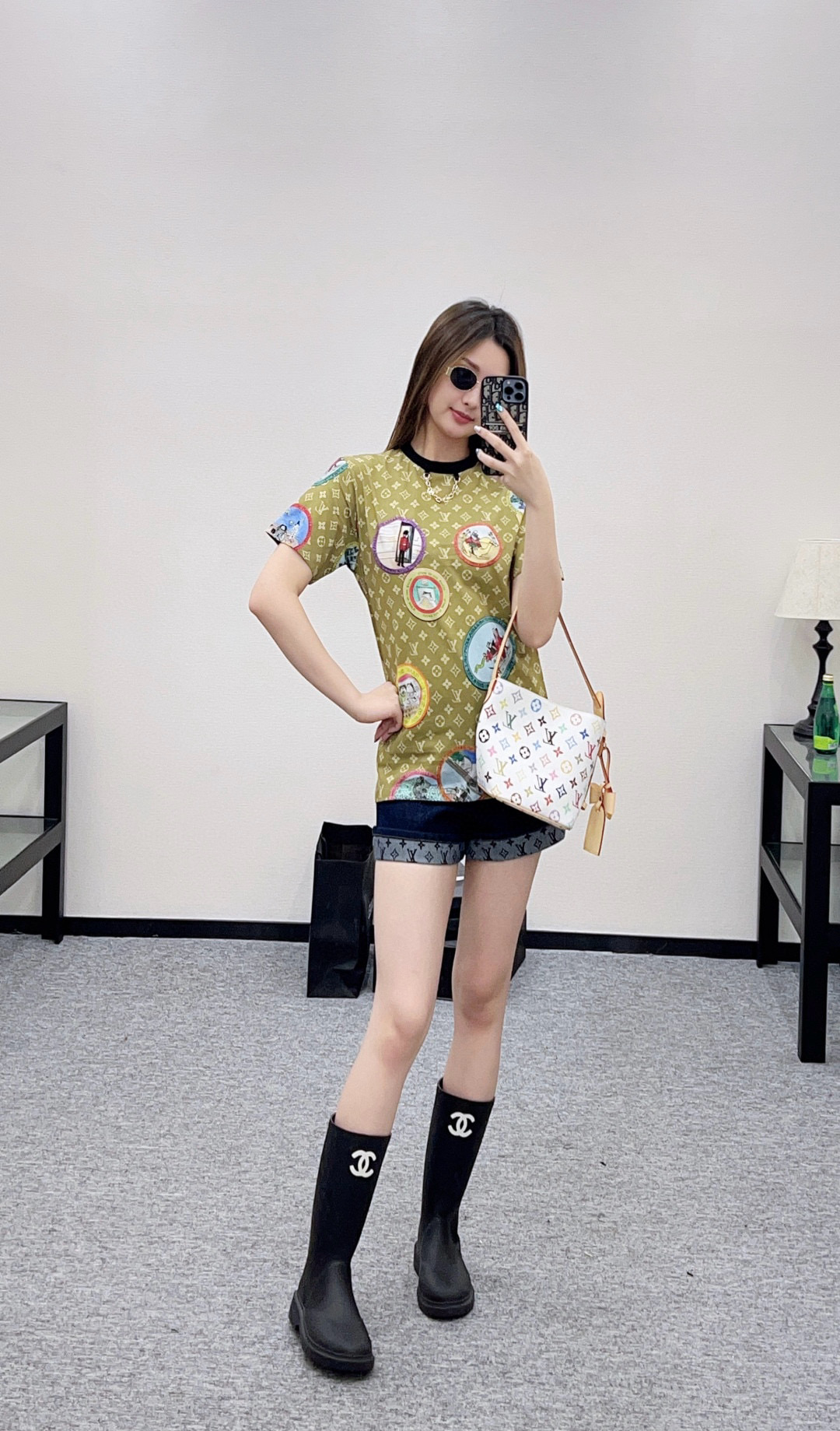 Louis Vuitton 2025 Tee with Badge Print Detail - Silk Cotton Comfort 5 i1759241969800 3658 0 4