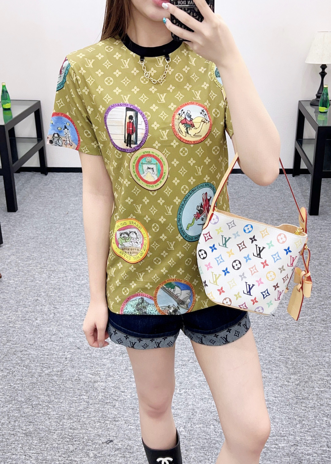 Louis Vuitton 2025 Tee with Badge Print Detail - Silk Cotton Comfort 6 i1759241969803 2304 0 5