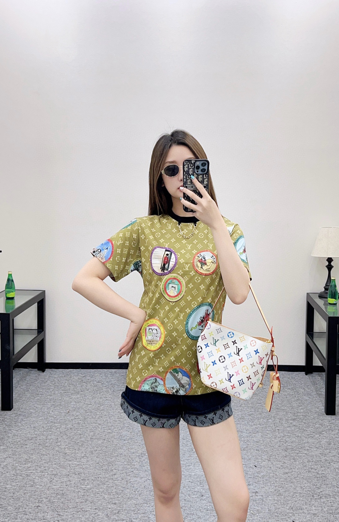 Louis Vuitton 2025 Tee with Badge Print Detail - Silk Cotton Comfort 3 i1759241973482 3778 0 2