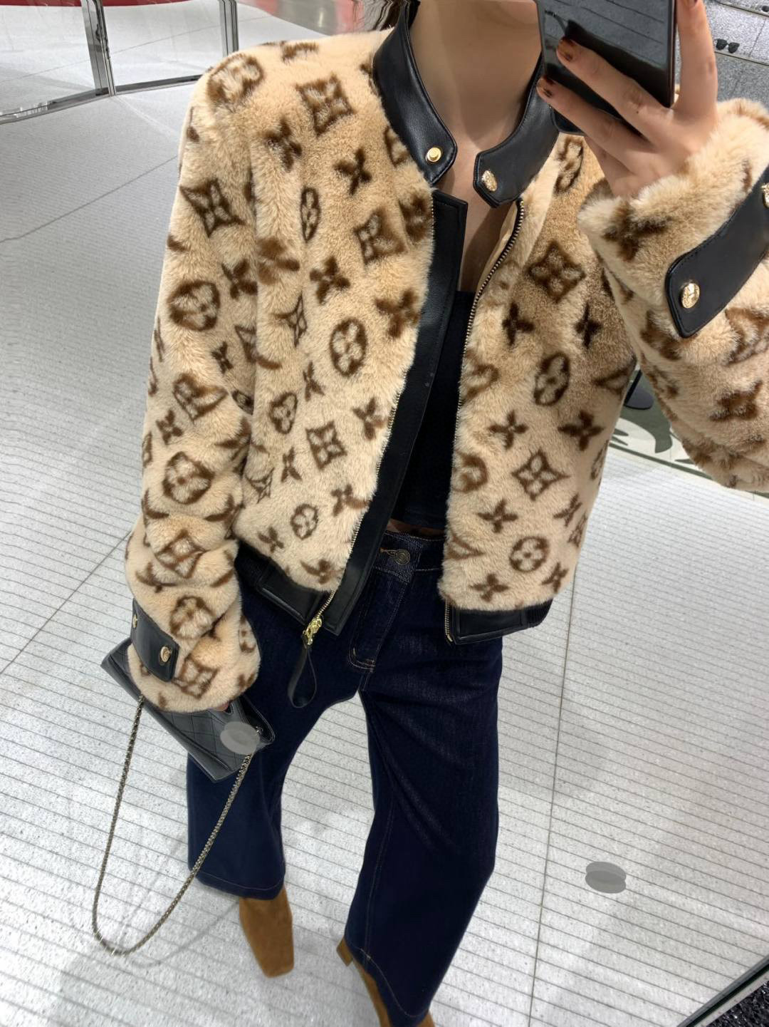 Louis Vuitton 2025FW Plush Jacket - Comfortable and Stylish Outerwear 3 i1759664452800 2023 0 2