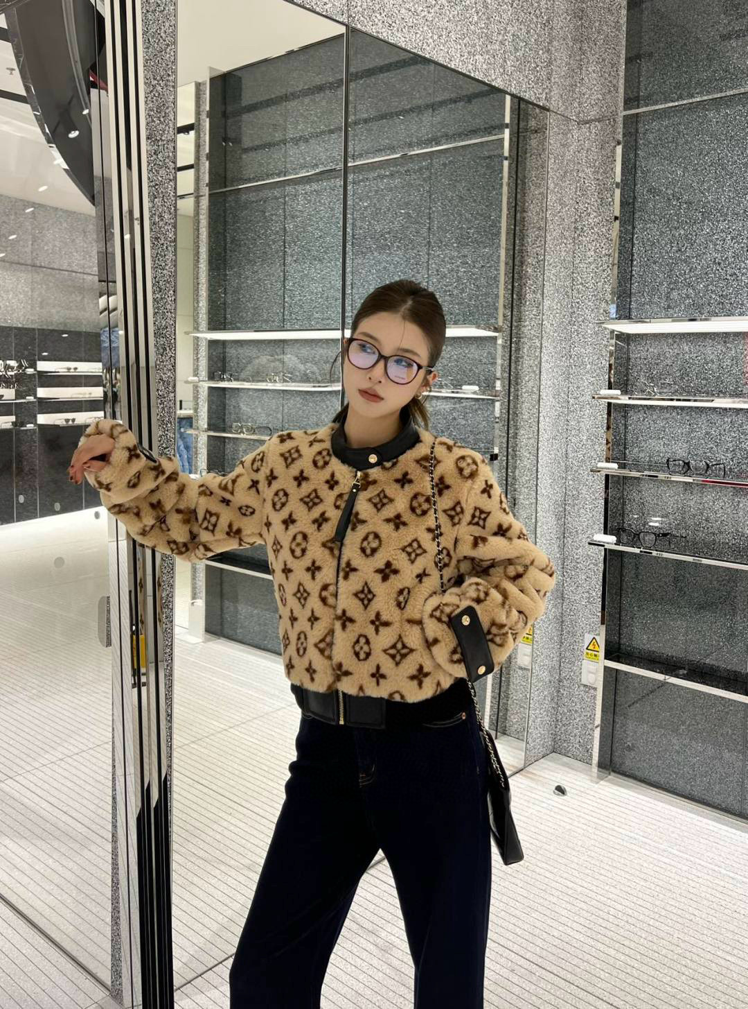 Louis Vuitton 2025FW Plush Jacket - Comfortable and Stylish Outerwear 1 i1759664452801 9082 0 0