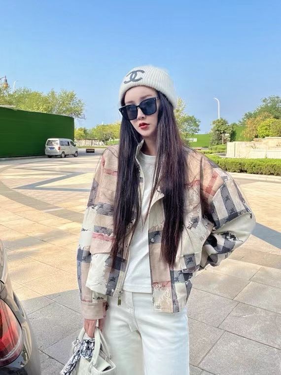 Burberry Cotton Blend Jacket with Drawstring Design - Spring/Summer Collection 1 i1760101586839 5972 0 0