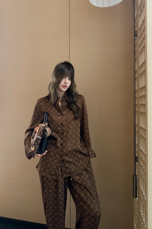 Louis Vuitton 2025FW Monogram Printed Women's Shirt and Pants Set 1 Louis Vuitton 2025FW Monogram Printed Women's Shirt and Pants Set