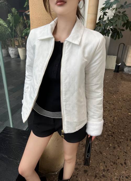 Louis Vuitton 2025FW New Women's Jacket, Comfortable and Stylish Outerwear 1 Louis Vuitton 2025FW New Women's Jacket, Comfortable and Stylish Outerwear
