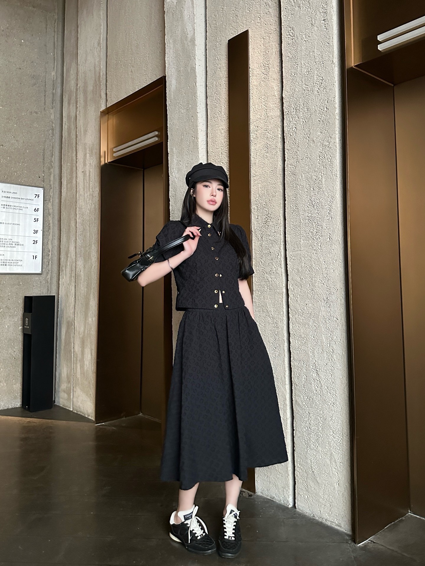 NO:805596,Style number D26041768 LOUIS*LV’s new custom presbyopic letter logo jacquard fashion two-piece suit!  Short buttoned lapel puff sleeve shirt top with high waist and wide hem long skirt!  Black, white, (M size shoulder width 37, bust 96, sleeve length 27, dress length 46; waist 70, skirt length 74),, louis vuitton, louis vuitton, louis vuitton, louis vuitton, skirts,19860909款号D26041768 LOUIS*驴家LV新款定制老花字母logo提花时尚两件套装！短款系扣翻领泡泡袖衬衣上衣高腰大摆长款半身裙！黑色、白色,（M码肩宽37,胸围96,袖长27,衣长46；腰围70,裙长74）,,louis vuitton,louis vuitton,louis vuitton,louis vuitton,skirts,,Women's clothing