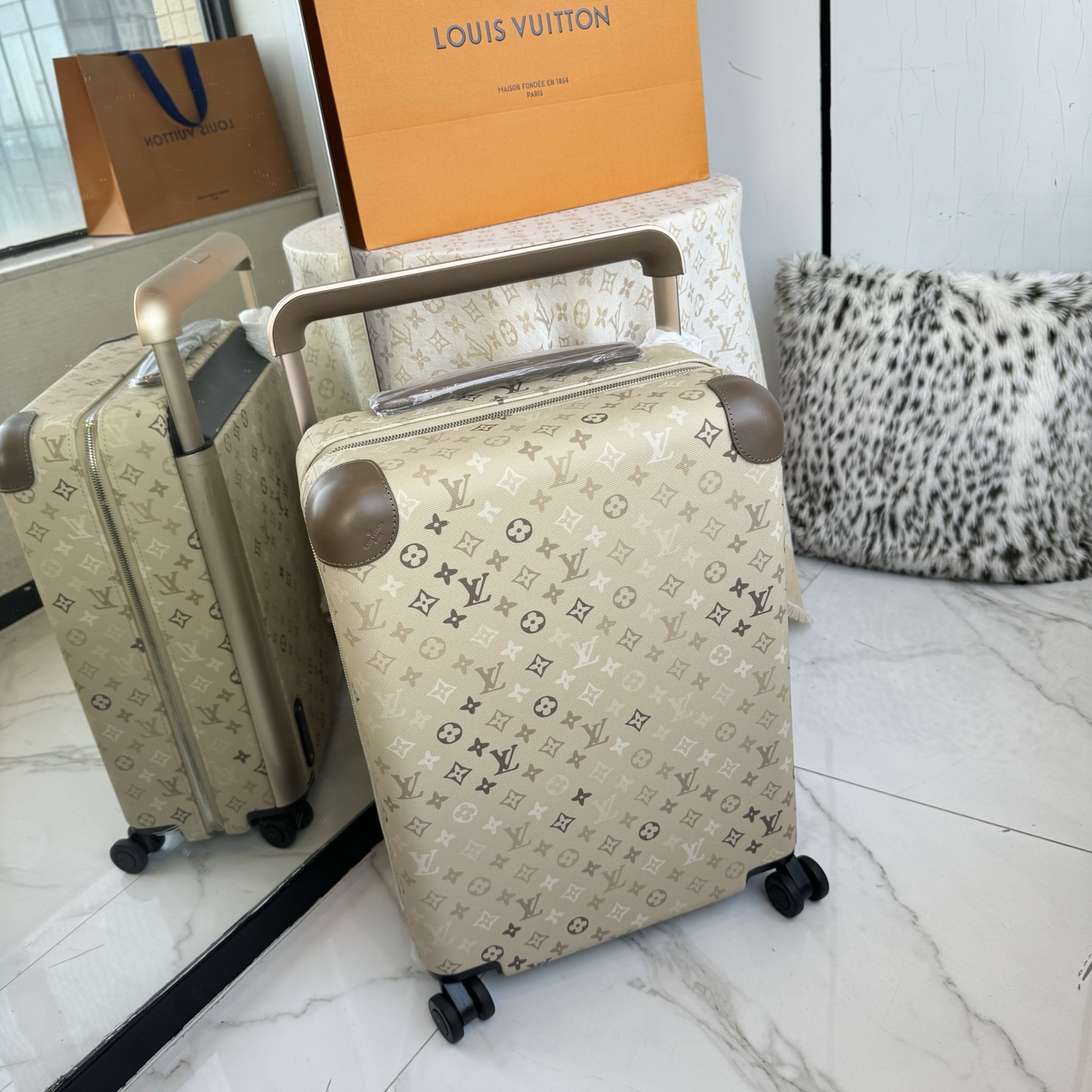 NO:850040,LV | Louis Vuitton 2026 new official website counter version HORIZON55 boarding suitcase, four-wheel trolley suitcase, suitcase 55cm, presbyopic Monogram camouflage travel series, Monogram Surlus travel set series single product, really amazing~ Size 55×38x21cm,, louis vuitton, louis vuitton19860909LV | 路易威登2026新款官网专柜版 HORIZON55 登机行李箱 四轮拉杆箱 行李箱 55cm 老花Monogram迷彩旅行系列 Monogram Surlus旅行套装系列单品 真的太赞了～ 尺寸55×38x21cm,,louis vuitton,louis vuitton,luggage
