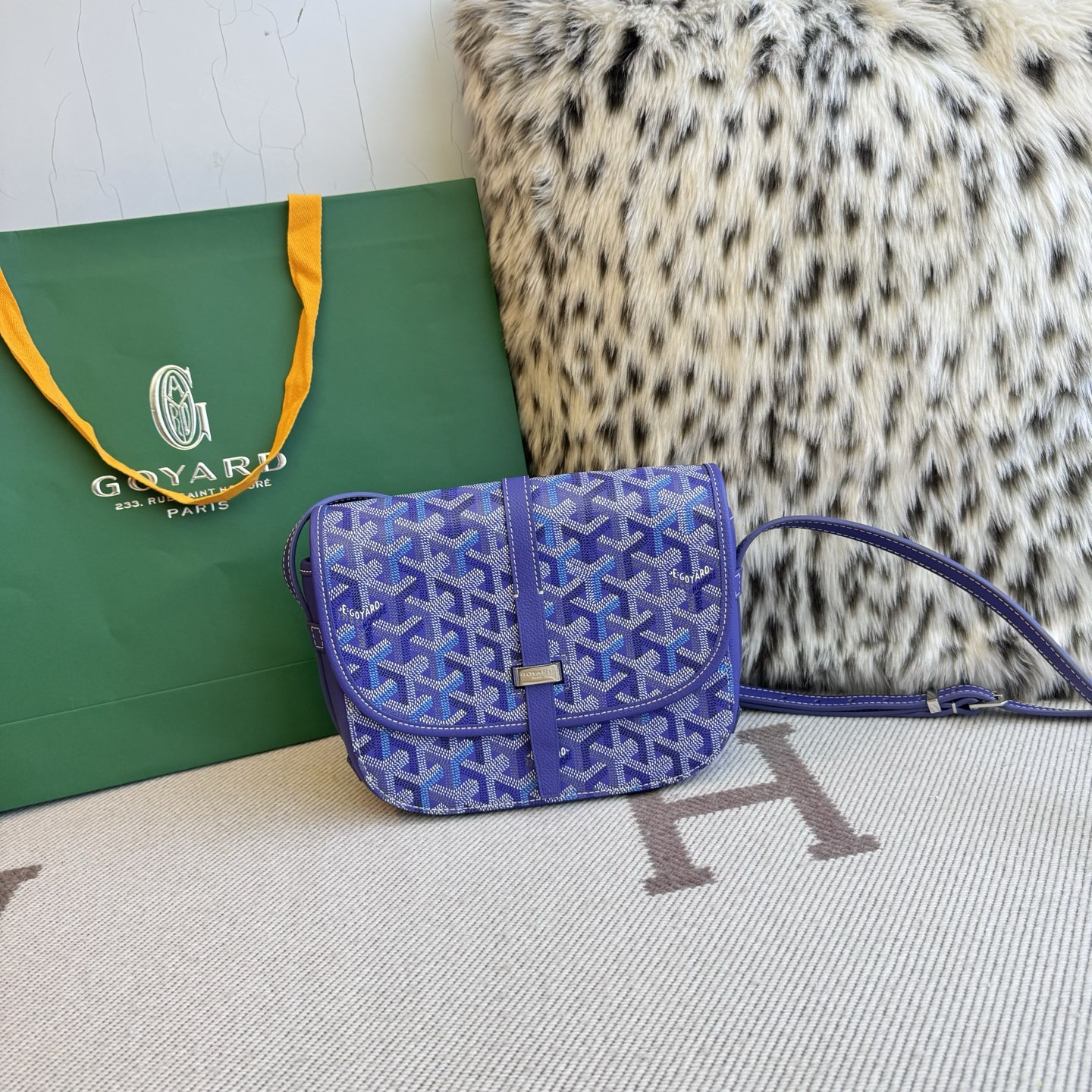 Goyard 邮差包 翻盖 可调节肩带 内置三口袋