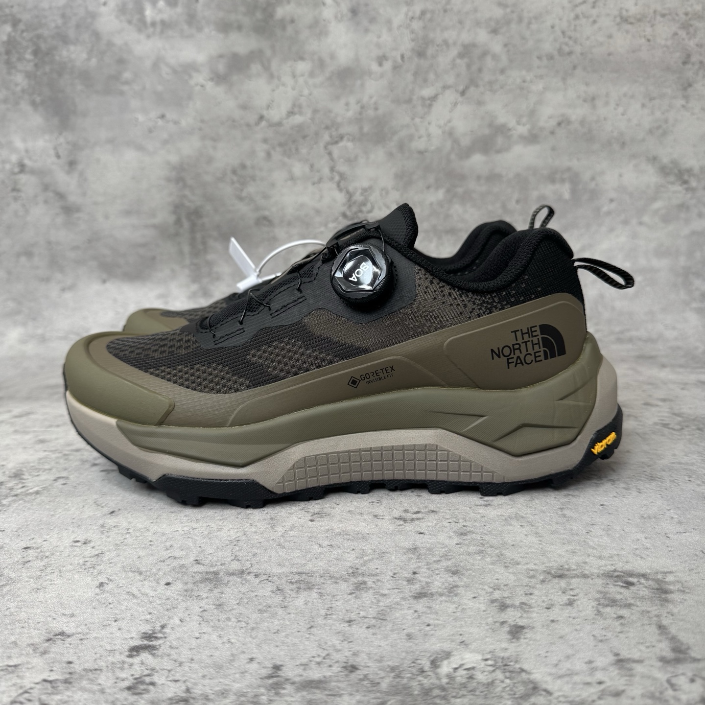 NO:886503,Actual price ~Ready stock~ #THE NORTH FACE ENERGY TECH AIR  GTX focuses on lightweight waterproofing and easy putting on and taking off. It is equipped with GORE-TEX waterproof and breathable membrane to keep you dry in rainy days/wading; BOA knob lacing system can be accurately adjusted by rotating and can be operated quickly even with gloves; Vibram outsole provides excellent grip and can easily cope with complex terrains such as gravel and mud; the high-strength upper is tear-resistant and wear-resistant, taking into account the practicality of outdoor performance and urban commuting. Size 40 41 42 43 44  45,,The North Face,gloves19860909实价 ～现货～ 北面#THE NORTH FACE ENERGY TECH AIR GTX主打轻量防水与便捷穿脱.搭载GORE-TEX防水透气膜,雨天/涉水保持干爽；BOA旋钮系带系统,旋转即可精准调节松紧,戴手套也能快速操作；Vibram大底提供卓越抓地力,轻松应对碎石、泥地等复杂地形；高强度鞋面抗撕裂耐磨,兼顾户外性能与城市通勤的实用性. 尺码Size40 41 42 43 44 45,,The North Face,gloves,Men's shoes