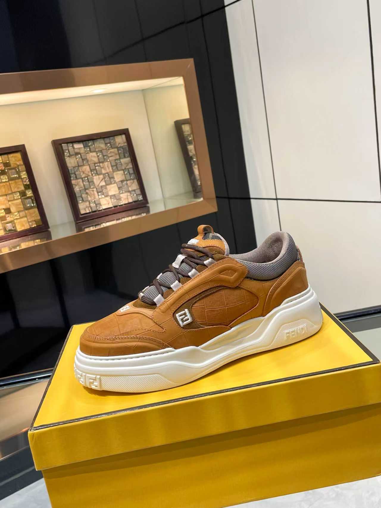 NO:730233,Actual price [FENDI] Fendi - high-end quality original casual sports shoes - upper Nappa calfskin, silk calfskin, branded canvas cloth, shoe body sewn with branded plastic totem - branded canvas lining - outsole ultra-light TPU foam rubber; two-color molded outsole - ultra-high quality control, fine workmanship highlighted (high-end, luxury, grade) -Size38-46,,fendi,fendi,sneakers,cowhide19860909实价【FENDI】芬迪 -高端品质 原单休闲运动鞋 -鞋面纳帕小牛皮、丝绸小牛皮、品牌帆布布匹、鞋身车缝品牌塑胶图腾 -内里品牌帆布 -大底超轻TPU发泡·橡胶；双色成型大底 -超高品控·做工精细凸显(高端·贵气·档次) -Size38-46,,fendi,fendi,sneakers,cowhide,Men's shoes