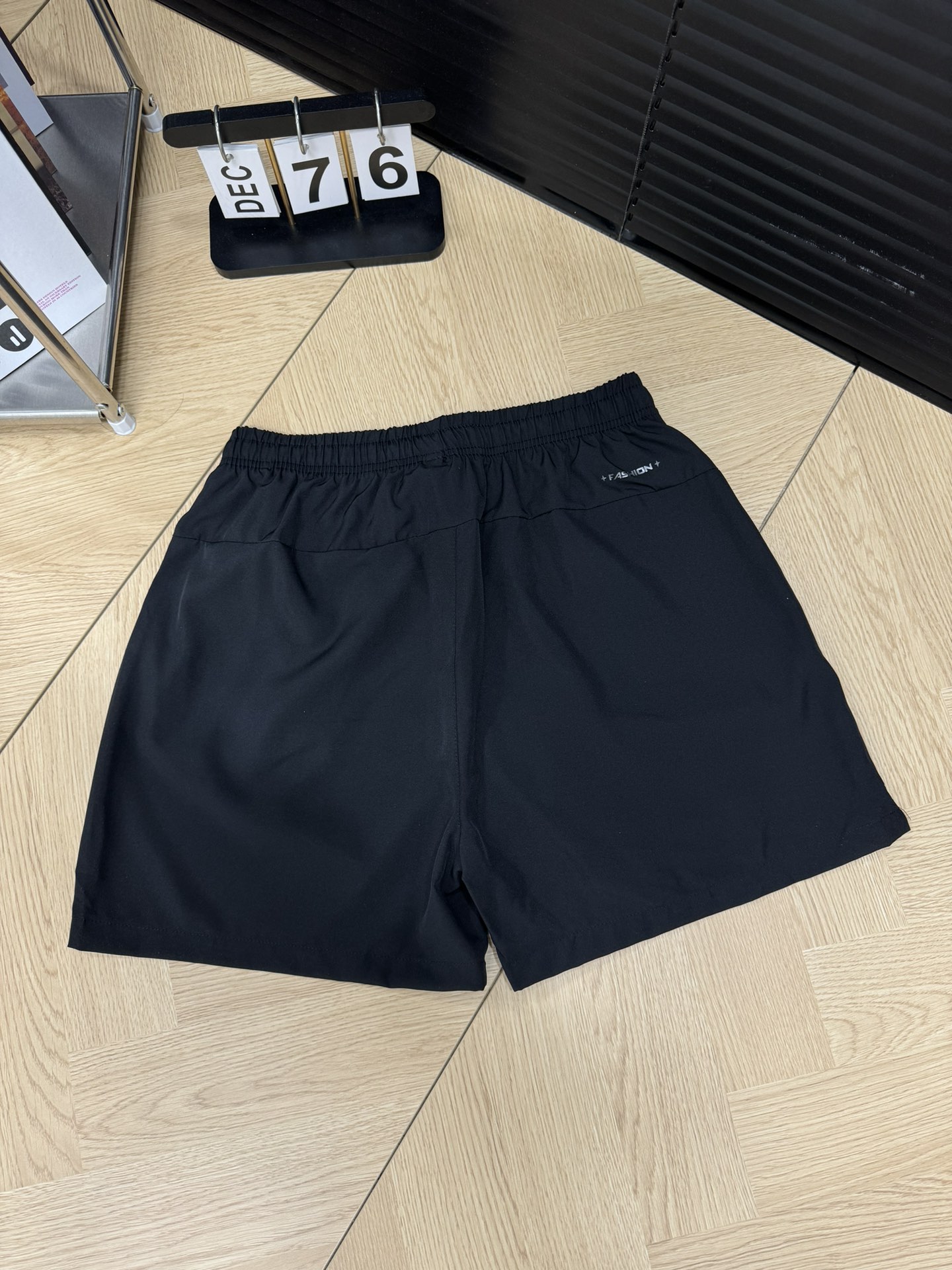 供💰55
DESCENTE 迪桑特 夏季户外运动跑步健身休闲速干短裤
春夏款,跑步健身速干运动短裤!!松紧腰头搭配抽绳,穿脱自如!款式新颖,设计独特,休闲运动轻松驾驭!
男生女生都可以轻松搭配!上身效果相当好看!!跑步健身不束缚!短裤采用进口吸湿速干梭织面料,不起球不掉色,抗造耐磨,内里采用透气网孔材质,透气舒适,贴身穿柔软舒适!轻盈舒适透气,跑步运动,健身打球都是必不可少的!夏季吸汗不粘人,大弹性松紧!!
-颜色:黑色 白色 荧光绿 绿色
-尺码:M L XL 2XL 3XL 4XL 5XL
- 尺码表 -
M: 裤长42 臀围100 腰围72
L: 裤长43 臀围104 腰围72
XL : 裤长44 臀围108 腰围75
2XL: 裤长45 臀围112 腰围78
3XL: 裤长46 臀围116 腰围81
4XL: 裤长47 臀围120 腰围84
5XL: 裤长48 臀围124 腰围87
体重: 95斤-105斤推荐穿L
105斤-115斤推荐穿L
115斤-130斤推荐穿XL
130斤-145斤推荐穿2XL
145斤-165斤推荐穿3XL
165斤-180斤推荐穿4XL
180斤-200斤推荐穿5XL
尺码表数据仅上新参考,手工测量,会存在1-2CM的误差