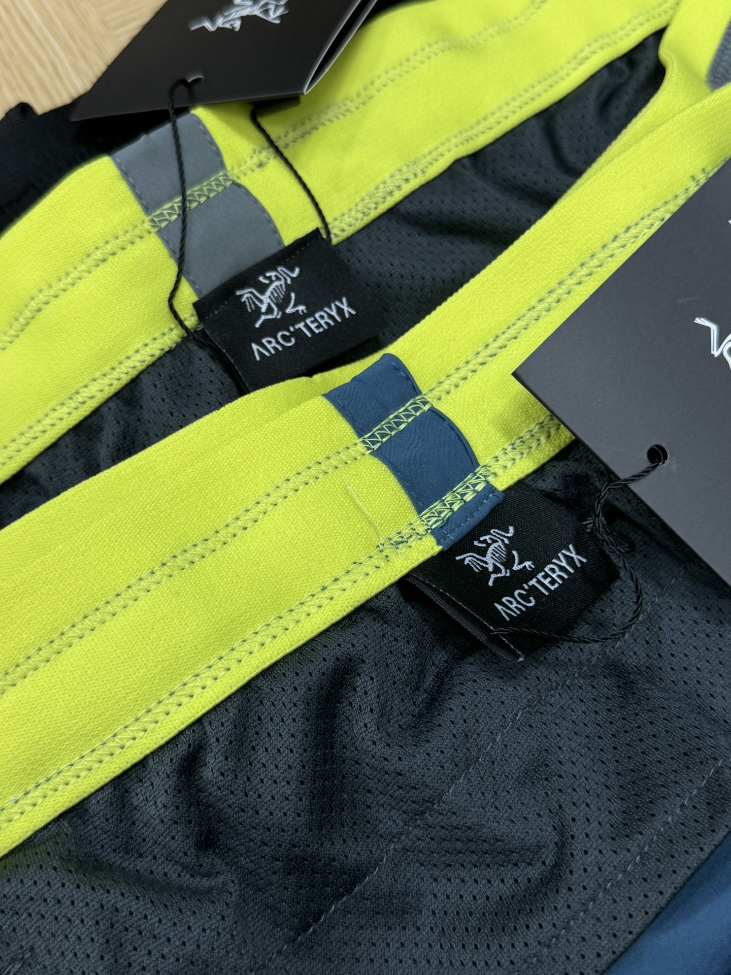 100💰
ARC'TERYX 始祖鸟 24新款休闲梭织户外运动短裤
这款短裤具有多项功能,是徒步、攀岩、沙滩、滑翔、漂流、登山、自驾游、郊游和野营等户外项目的理想选择,外贸公司严选品质!高颜值!实用性都在线的一款高端短裤!商务休闲完美走起,好货来的有点迟,拿到手就知道有多值了,延续了集运动跑步的专业性能,又有城市休闲风格,裁剪版型拿捏的很好,修身但不紧身,有型不拖沓,所以对于这款短裤来说,不管你是休闲商务穿,还是运动居家穿,都可以自如切换,游刃有余,将运动休闲和时尚完美结合,更加体现了运动的美学,弹力针织面料,摸起来很顺滑,可以根据运动随意拉伸,更能保持裤子的外形美,透气度柔软度更不用说了,立体裁剪拼接工艺,穿着更加舒适方便。
-颜色:蓝色 灰色 黑色
-尺码:M L XL 2XL
--------------尺码表--------------
— M L XL 2XL
裤长 48 50 52 54
腰围 76 80 84 88
臀围 108 112 116 120
温馨提示:尺码均为手工测量有1-2CM左右误差属于正常。