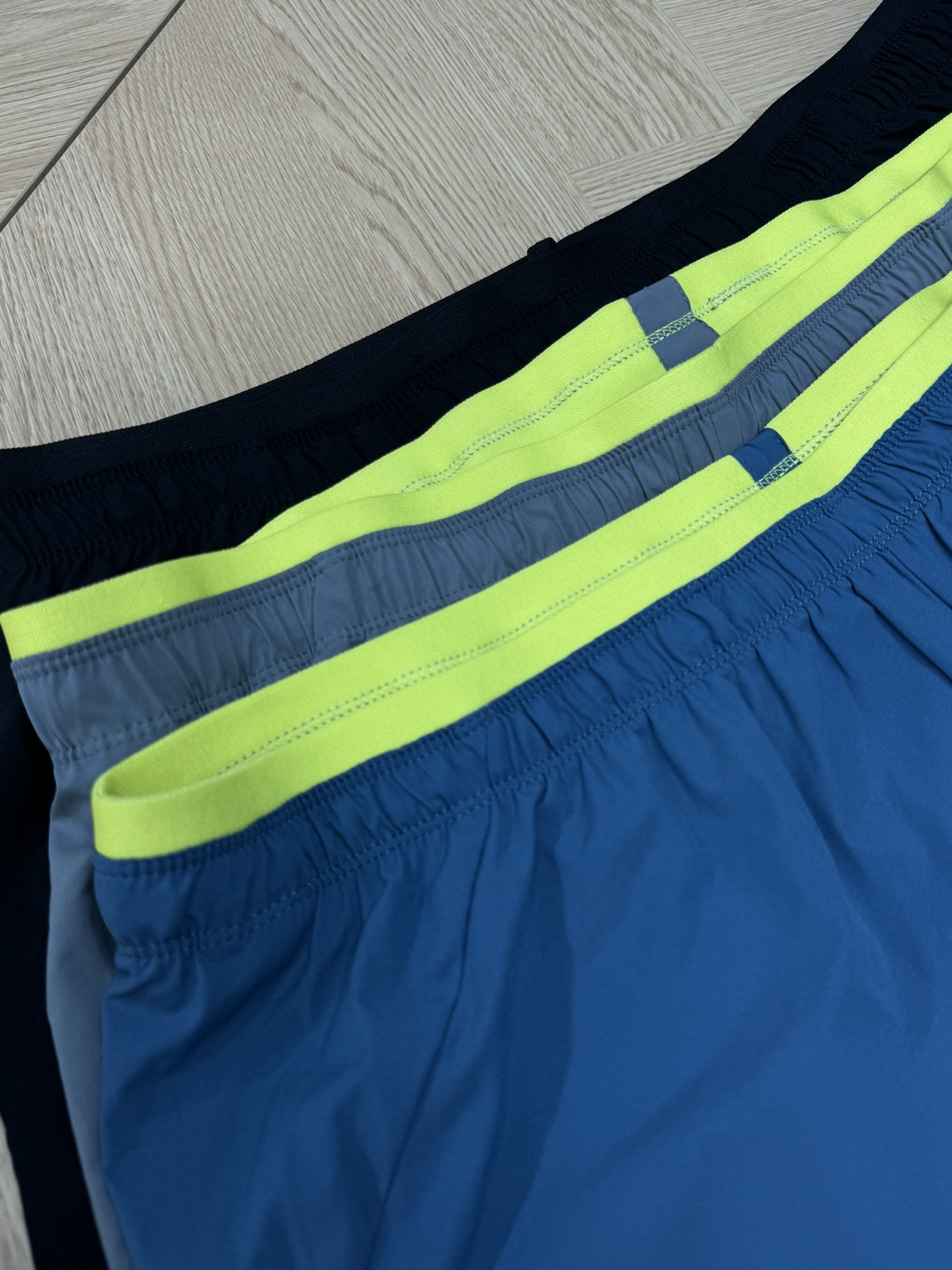 100💰
ARC'TERYX 始祖鸟 24新款休闲梭织户外运动短裤
这款短裤具有多项功能,是徒步、攀岩、沙滩、滑翔、漂流、登山、自驾游、郊游和野营等户外项目的理想选择,外贸公司严选品质!高颜值!实用性都在线的一款高端短裤!商务休闲完美走起,好货来的有点迟,拿到手就知道有多值了,延续了集运动跑步的专业性能,又有城市休闲风格,裁剪版型拿捏的很好,修身但不紧身,有型不拖沓,所以对于这款短裤来说,不管你是休闲商务穿,还是运动居家穿,都可以自如切换,游刃有余,将运动休闲和时尚完美结合,更加体现了运动的美学,弹力针织面料,摸起来很顺滑,可以根据运动随意拉伸,更能保持裤子的外形美,透气度柔软度更不用说了,立体裁剪拼接工艺,穿着更加舒适方便。
-颜色:蓝色 灰色 黑色
-尺码:M L XL 2XL
--------------尺码表--------------
— M L XL 2XL
裤长 48 50 52 54
腰围 76 80 84 88
臀围 108 112 116 120
温馨提示:尺码均为手工测量有1-2CM左右误差属于正常。