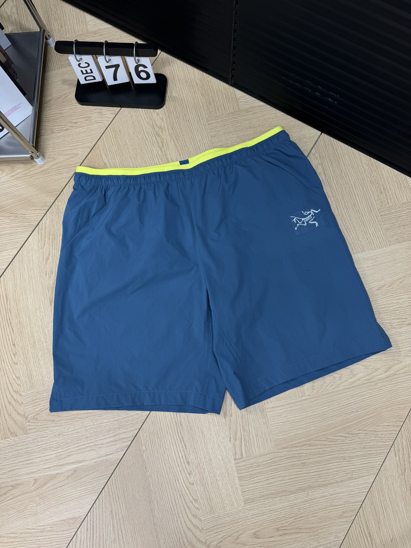 100💰
ARC'TERYX 始祖鸟 24新款休闲梭织户外运动短裤
这款短裤具有多项功能,是徒步、攀岩、沙滩、滑翔、漂流、登山、自驾游、郊游和野营等户外项目的理想选择,外贸公司严选品质!高颜值!实用性都在线的一款高端短裤!商务休闲完美走起,好货来的有点迟,拿到手就知道有多值了,延续了集运动跑步的专业性能,又有城市休闲风格,裁剪版型拿捏的很好,修身但不紧身,有型不拖沓,所以对于这款短裤来说,不管你是休闲商务穿,还是运动居家穿,都可以自如切换,游刃有余,将运动休闲和时尚完美结合,更加体现了运动的美学,弹力针织面料,摸起来很顺滑,可以根据运动随意拉伸,更能保持裤子的外形美,透气度柔软度更不用说了,立体裁剪拼接工艺,穿着更加舒适方便。
-颜色:蓝色 灰色 黑色
-尺码:M L XL 2XL
--------------尺码表--------------
— M L XL 2XL
裤长 48 50 52 54
腰围 76 80 84 88
臀围 108 112 116 120
温馨提示:尺码均为手工测量有1-2CM左右误差属于正常。