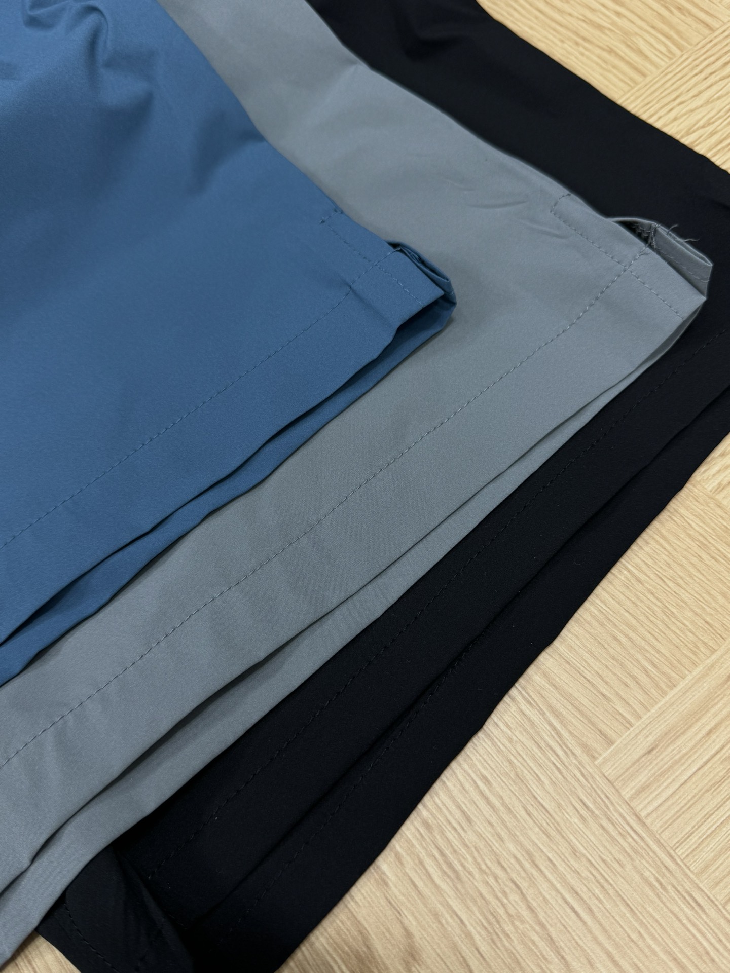 100💰
ARC'TERYX 始祖鸟 24新款休闲梭织户外运动短裤
这款短裤具有多项功能,是徒步、攀岩、沙滩、滑翔、漂流、登山、自驾游、郊游和野营等户外项目的理想选择,外贸公司严选品质!高颜值!实用性都在线的一款高端短裤!商务休闲完美走起,好货来的有点迟,拿到手就知道有多值了,延续了集运动跑步的专业性能,又有城市休闲风格,裁剪版型拿捏的很好,修身但不紧身,有型不拖沓,所以对于这款短裤来说,不管你是休闲商务穿,还是运动居家穿,都可以自如切换,游刃有余,将运动休闲和时尚完美结合,更加体现了运动的美学,弹力针织面料,摸起来很顺滑,可以根据运动随意拉伸,更能保持裤子的外形美,透气度柔软度更不用说了,立体裁剪拼接工艺,穿着更加舒适方便。
-颜色:蓝色 灰色 黑色
-尺码:M L XL 2XL
--------------尺码表--------------
— M L XL 2XL
裤长 48 50 52 54
腰围 76 80 84 88
臀围 108 112 116 120
温馨提示:尺码均为手工测量有1-2CM左右误差属于正常。