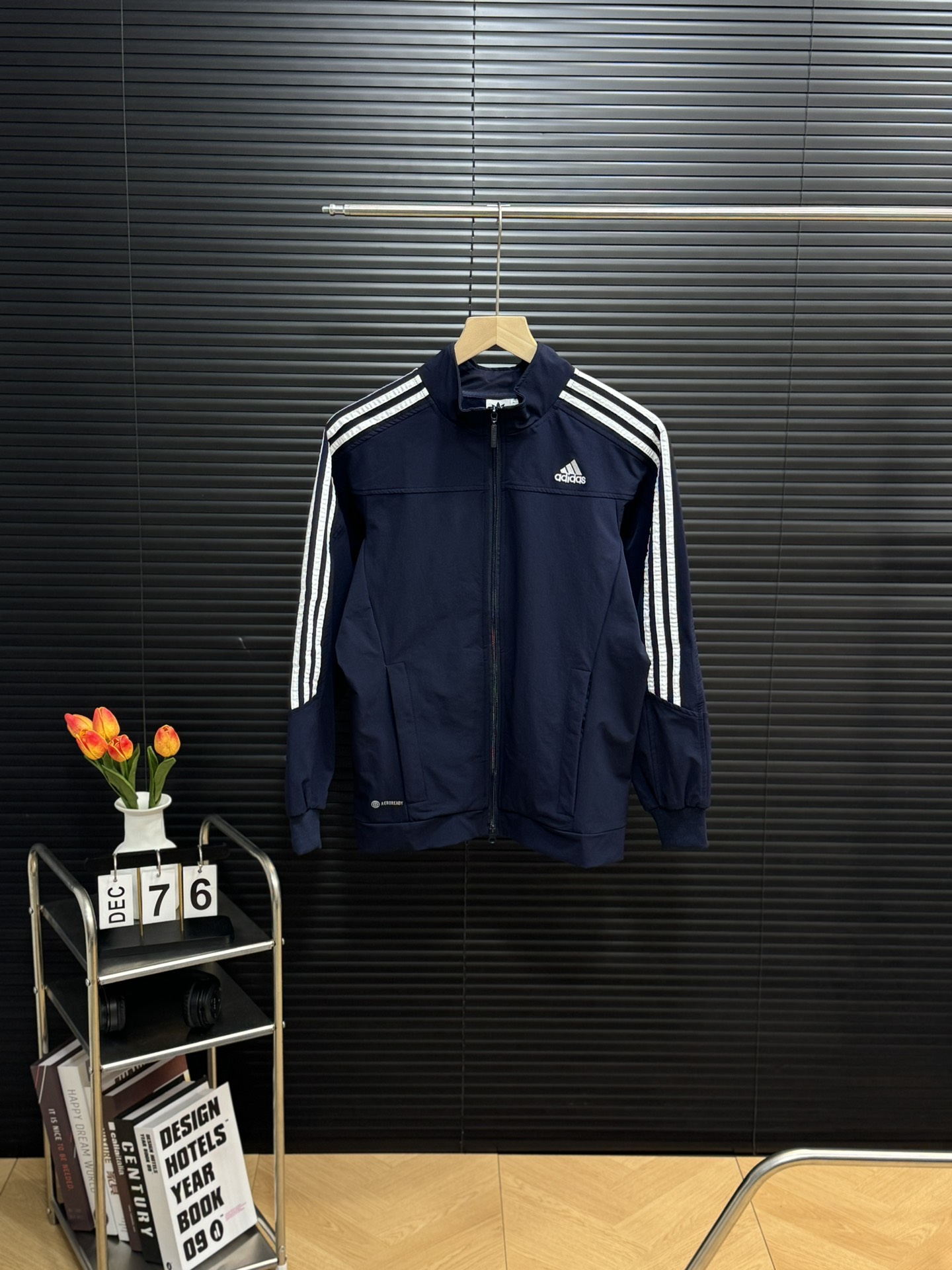 💰160 Adidas/Adidas QQ Candy Same Stand Collar HC9952 Asian version stand collar jacket classic couple model 🔘 Color: Navy blue 🔘 Size: M L XL 2XL Adidas QQ Candy Same Stand Collar HC9952 Asian version stand collar jacket classic men and women same style The same dark blue fabric is fixed in the counter, and the same jacquard memory fabric is moderately hard, and the upper body is wide and does not drag it. Wear it outside in early autumn and winter.      Classic triple bar stripes, custom Adidas double zippers.  —————————————————————————————————————————————————————————————————————————————————————- 54 Warm reminder: It is normal for all sizes to measure with a error of about 1-2CM.