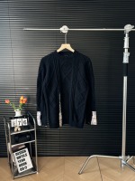 💰205.00 Burberry Burberry autumn and winter new knitted casual round neck sweater for men and women - color: black - size: S M L XL - exclusive small hot model This sweater is very ordinary and versatile. The fabric is silky and delicate and low-key. The casual style looks good no matter how you match it. It's really good. The wool sweater from TA's home that I waited for a long time and knew how to buy it, and the baby knew how to buy it was better than to have too little yarn quality and quantity. The time to knit and sew the pieces longer than that of ordinary sweaters. The overall 18-needle machine knitting is used for more than 2 times: 18-needle is generally only used for high-end custom-made upper body comfort, and the base or single-wear is full of style. -Size chart -S: Bust 112 Shoulder width 46 Clothes length 70M: Bust 116 Shoulder width 47 Clothes length 72L: Bust 120 Shoulder width 48 Clothes length 74XL: Bust 124 Shoulder width 50 Clothes length 76 Clothes length Warm reminder: All sizes are measured manually The error of about 1-2CM is normal. 1 💰205.00 Burberry Burberry autumn and winter new knitted casual round neck sweater for men and women – color: black – size: S M L XL – exclusive small hot model This sweater is very ordinary and versatile. The fabric is silky and delicate and low-key. The casual style looks good no matter how you match it. It’s really good. The wool sweater from TA’s home that I waited for a long time and knew how to buy it, and the baby knew how to buy it was better than to have too little yarn quality and quantity. The time to knit and sew the pieces longer than that of ordinary sweaters. The overall 18-needle machine knitting is used for more than 2 times: 18-needle is generally only used for high-end custom-made upper body comfort, and the base or single-wear is full of style. -Size chart -S: Bust 112 Shoulder width 46 Clothes length 70M: Bust 116 Shoulder width 47 Clothes length 72L: Bust 120 Shoulder width 48 Clothes length 74XL: Bust 124 Shoulder width 50 Clothes length 76 Clothes length Warm reminder: All sizes are measured manually The error of about 1-2CM is normal.