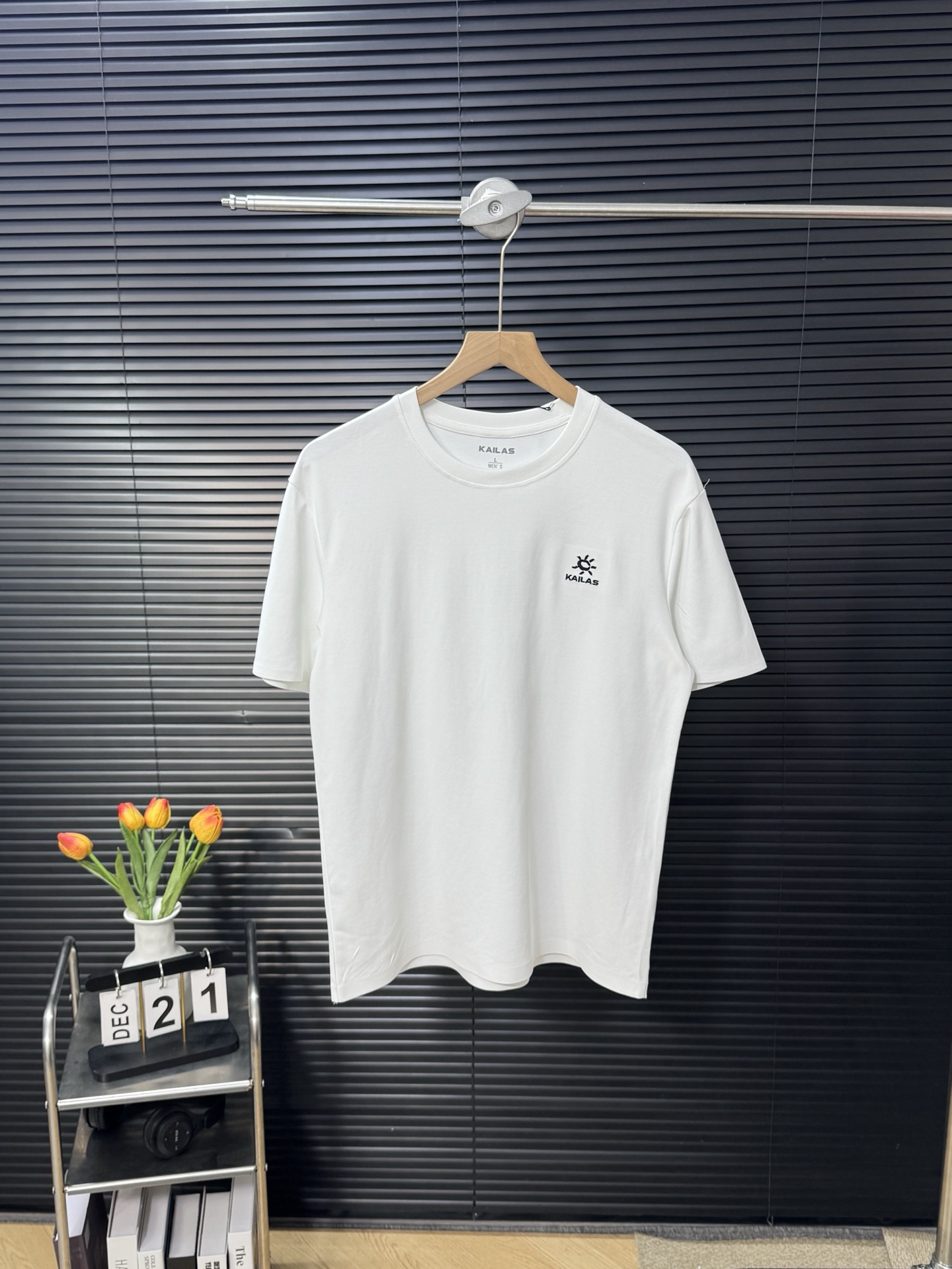 Alternative view of T-Shirt 04175
